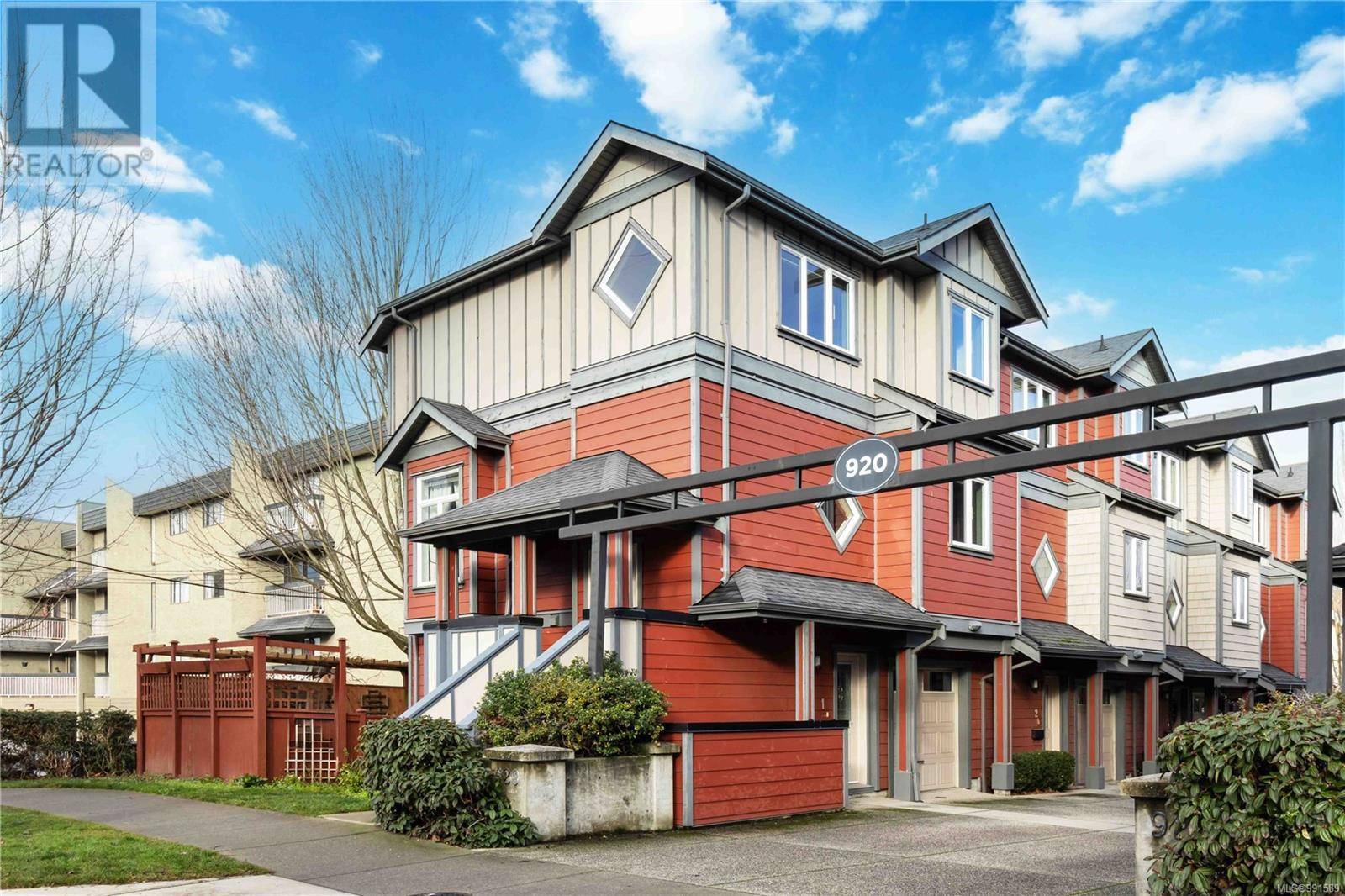 Victoria, BC V8T1E8,920 Caledonia AVE #1