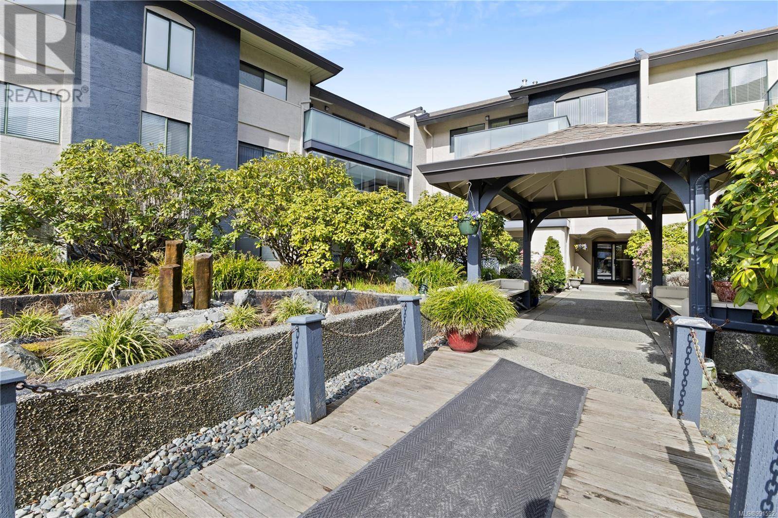 Saanich, BC V8P4H8,3900 Shelbourne ST #208