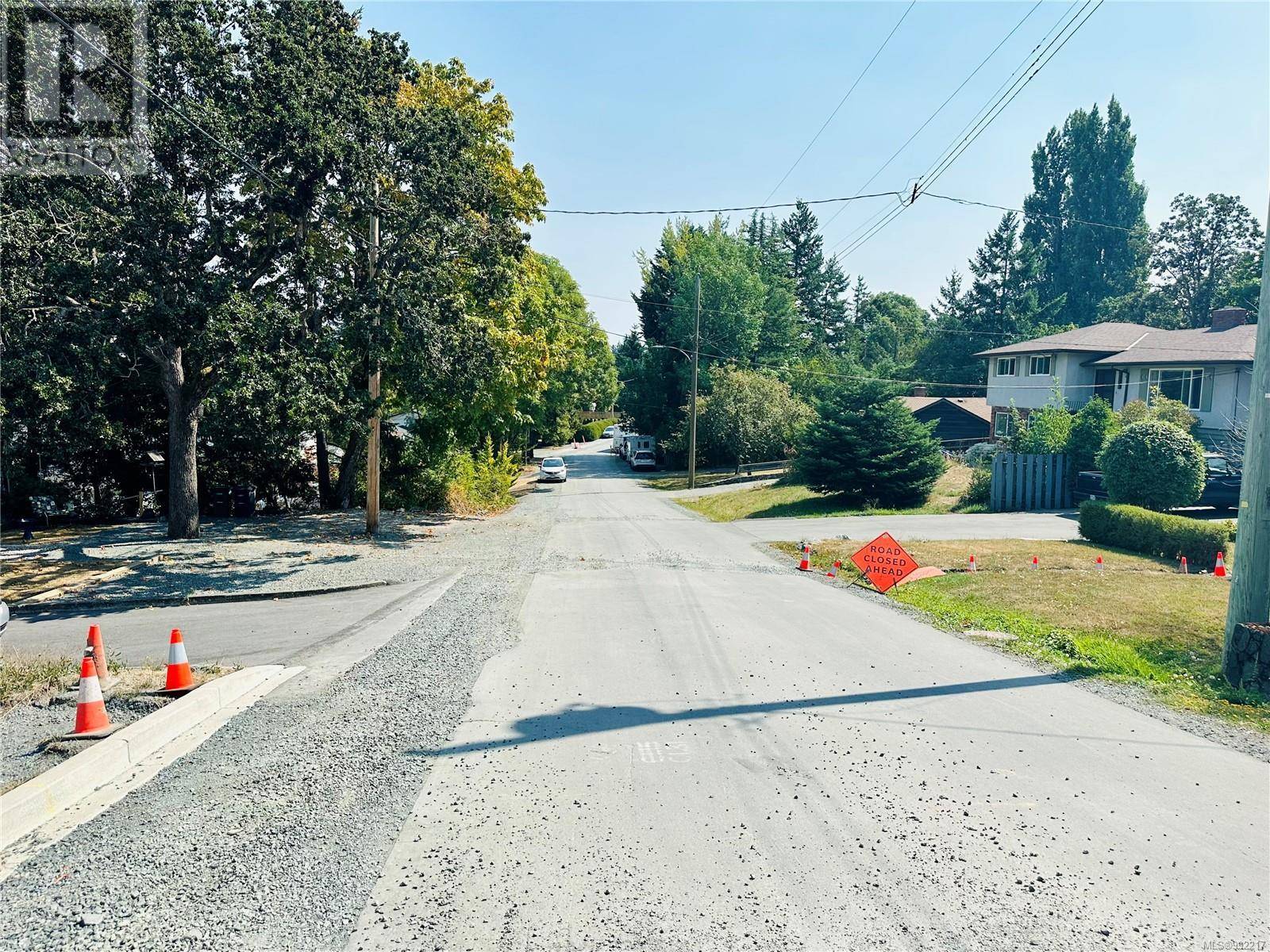 Saanich, BC V8Z2P7,936 Tulip Ave