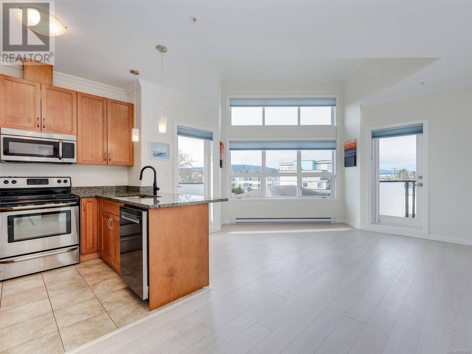 Sidney, BC V8L2Y9,9751 Fourth ST #302