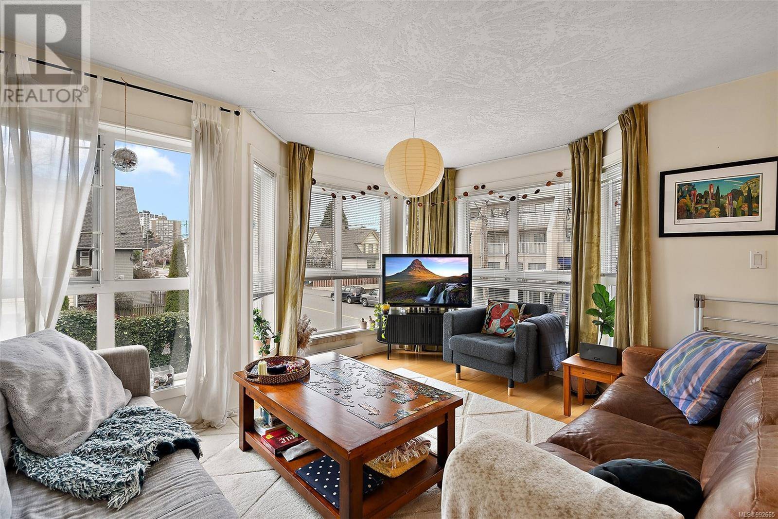 Victoria, BC V8T1A7,1053 Balmoral RD #202