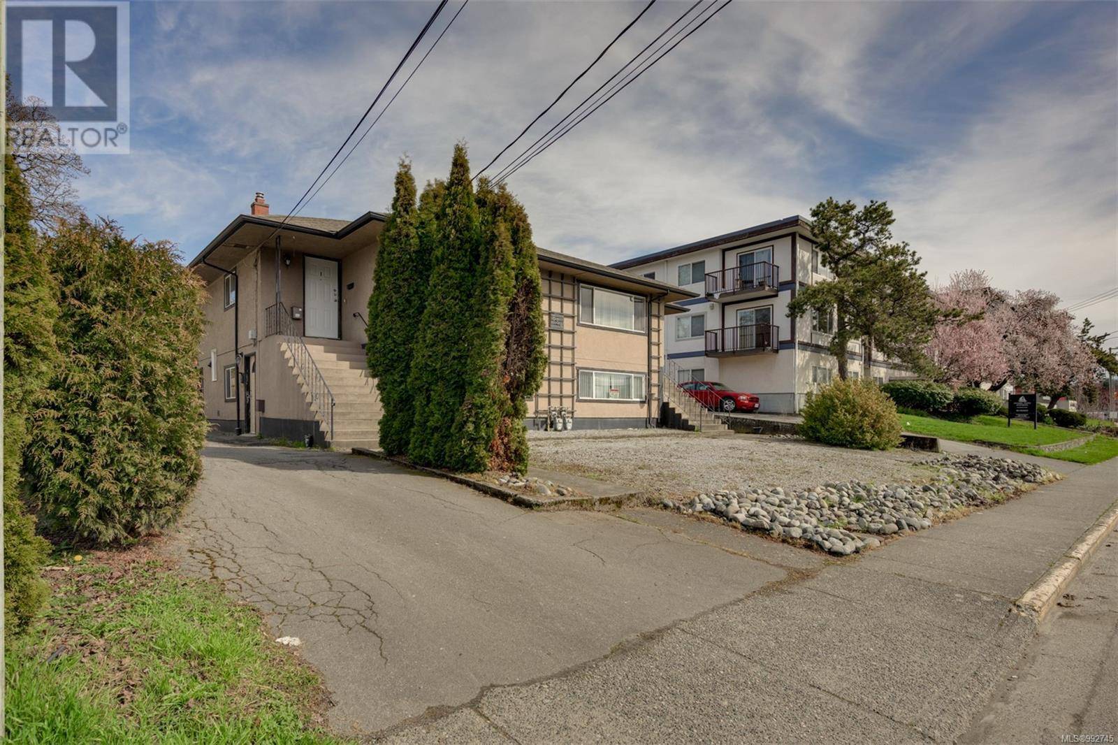 Esquimalt, BC V9A2P1,854/858 Admirals Rd