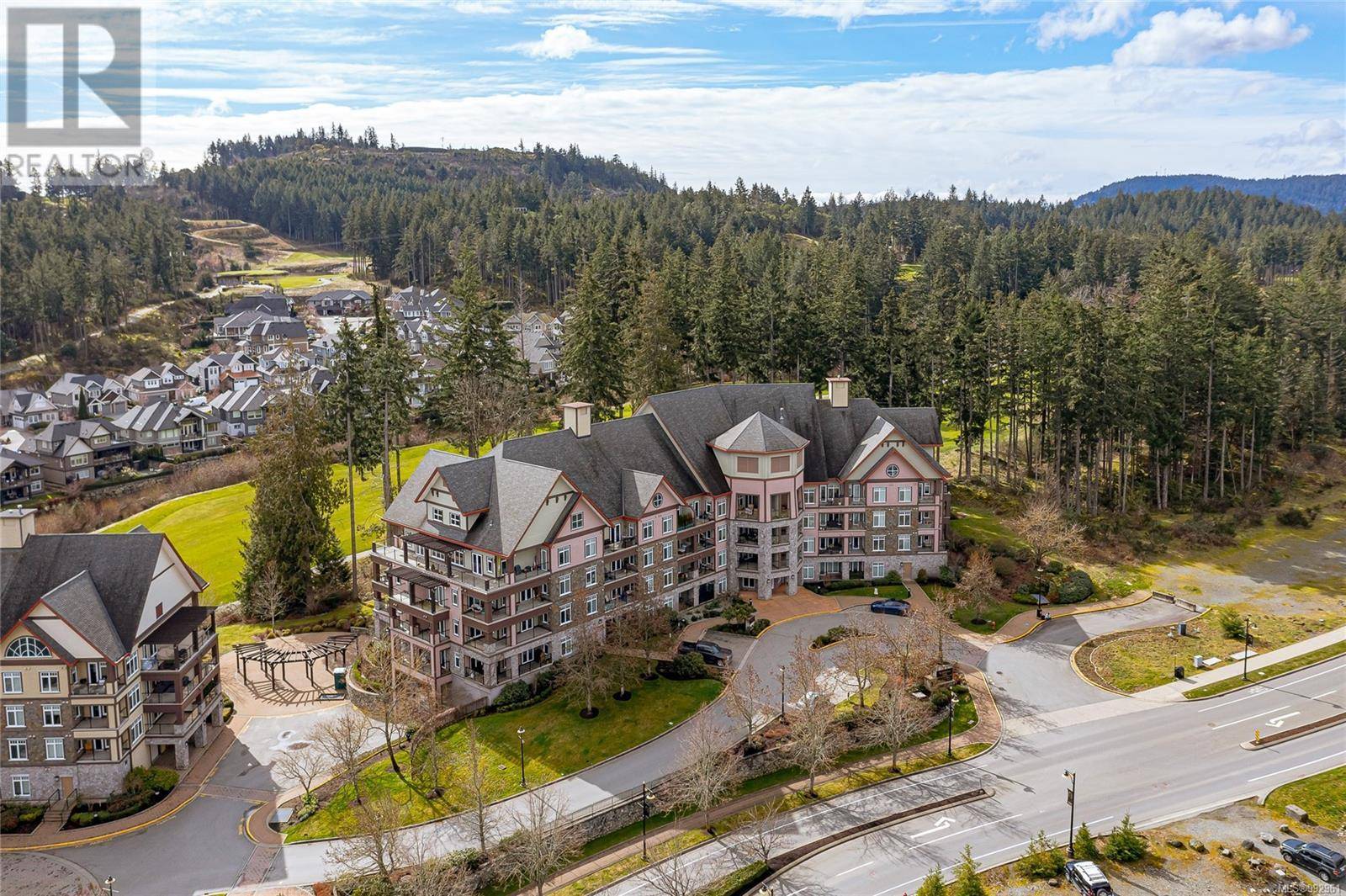 Langford, BC V9B0E1,1395 Bear Mountain Pkwy #302