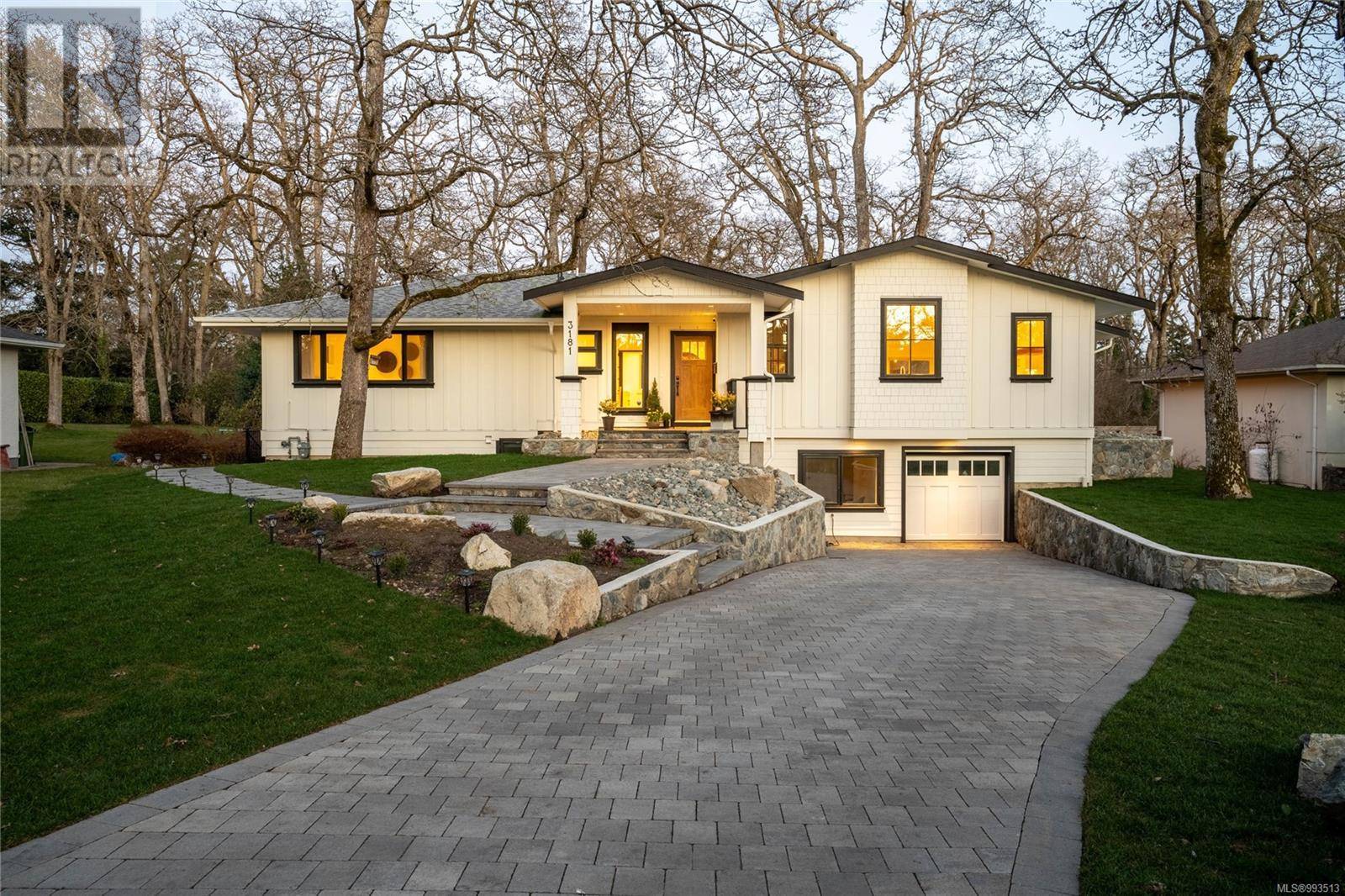 Oak Bay, BC V8P5B8,3181 Woodburn Ave