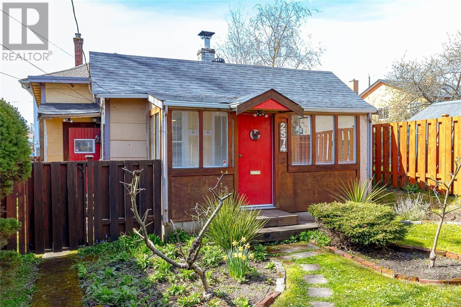 Victoria, BC V8T3R9,2574 Cook St
