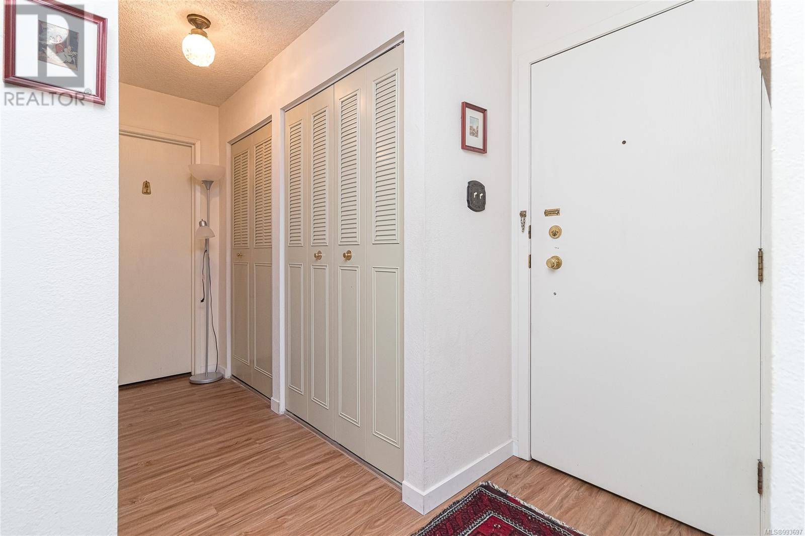 Saanich, BC V8X2S2,1025 Inverness RD #302