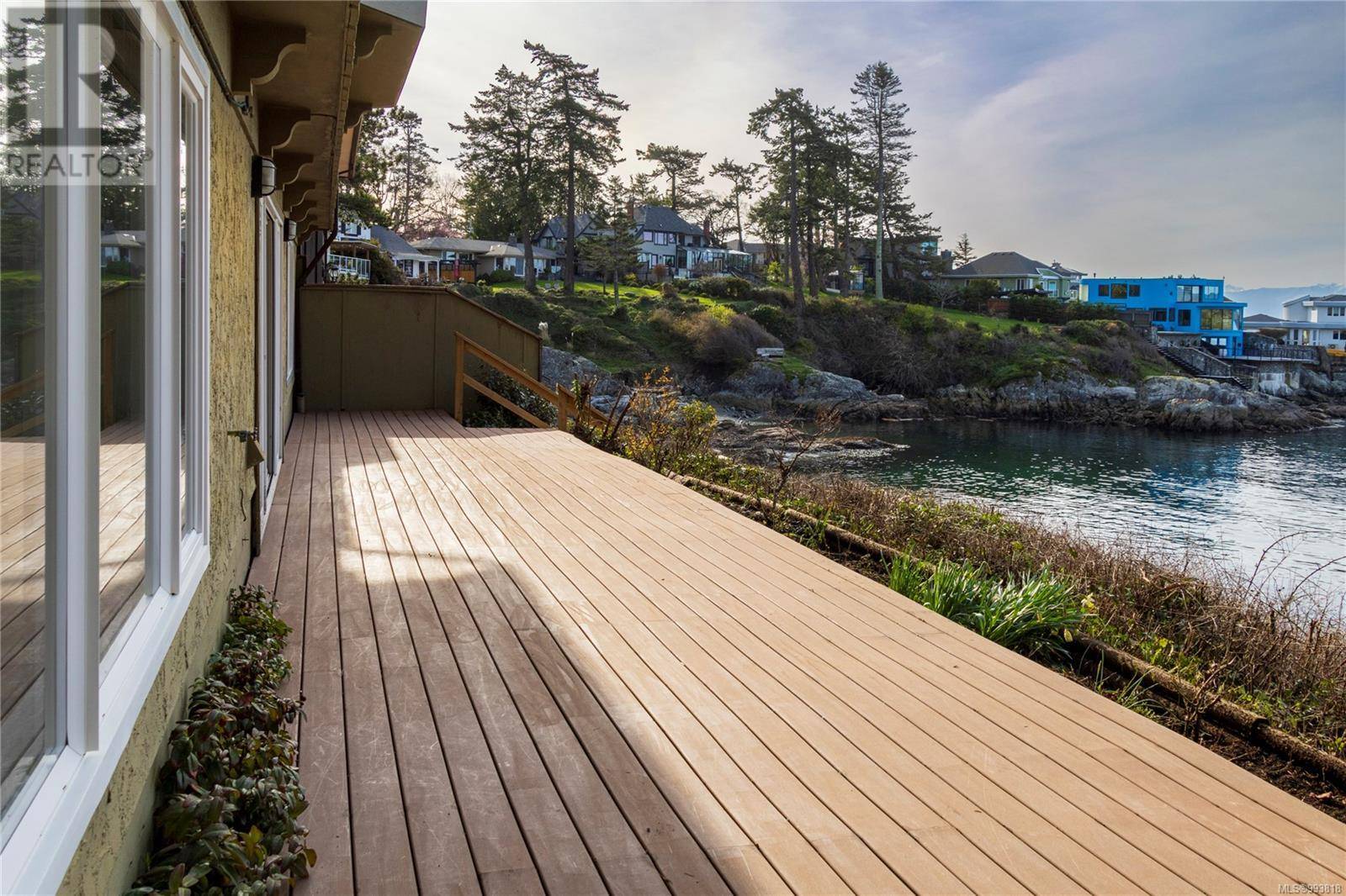 Esquimalt, BC V9A5P5,1181 Munro ST #B