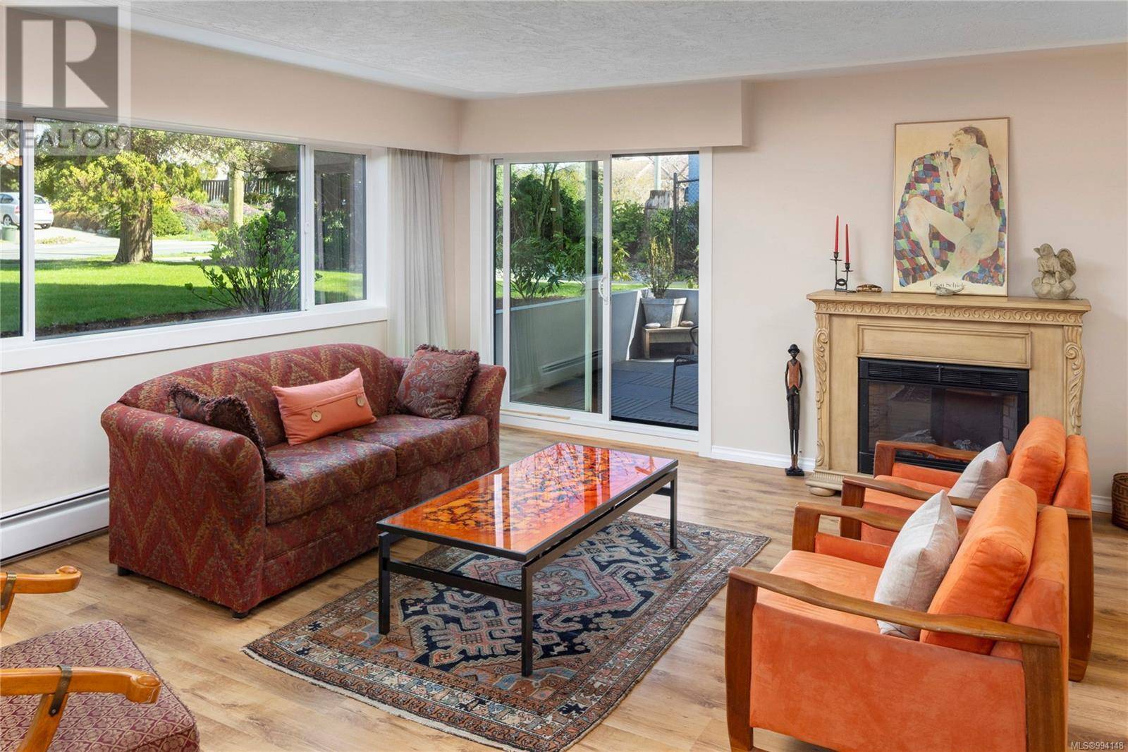Victoria, BC V8V3A6,1025 Fairfield RD #102