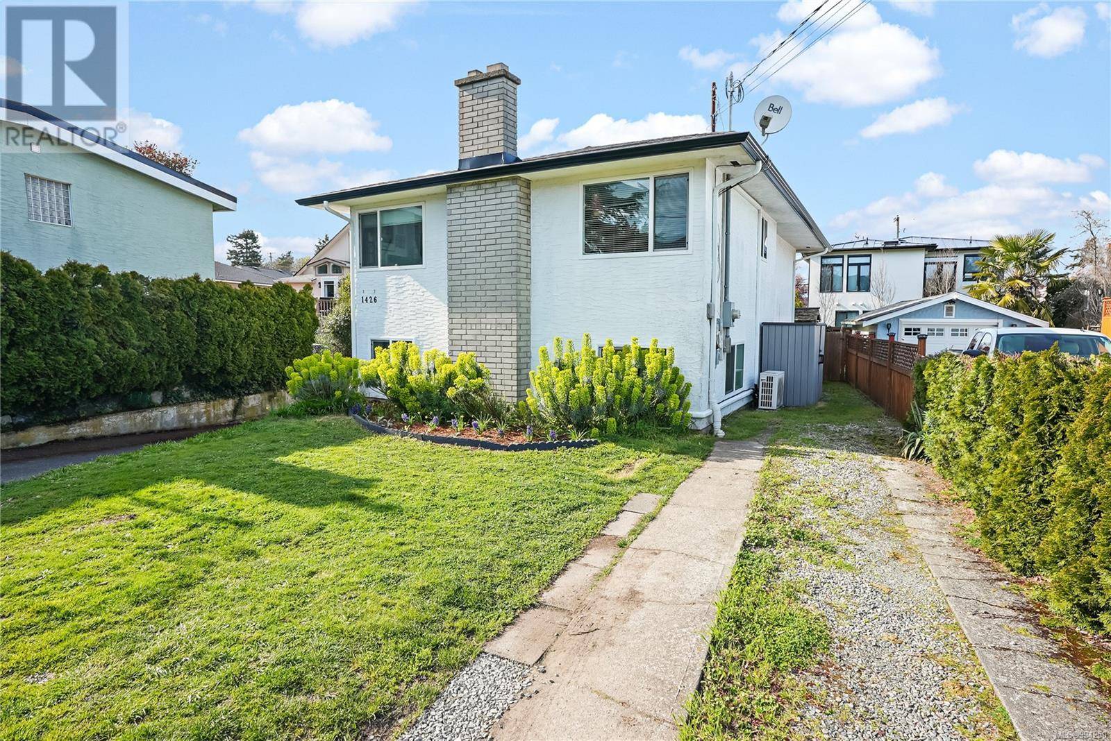 Victoria, BC V8T2G5,1426 Westall Ave