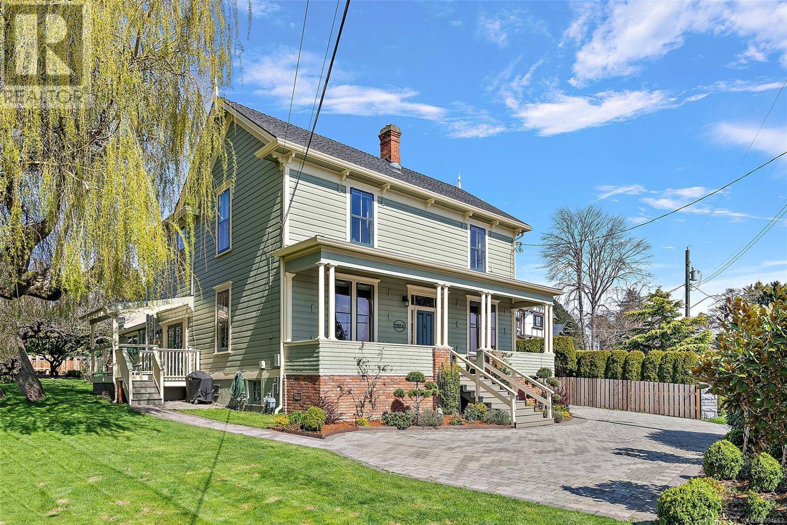 Victoria, BC V8S1W5,1564 Rockland Ave