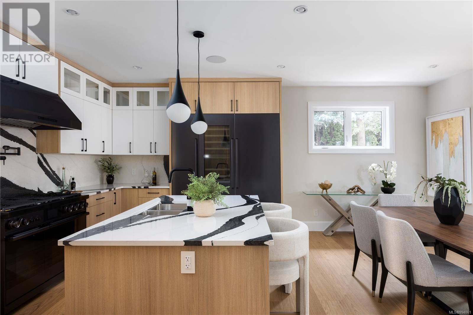 Oak Bay, BC V8S4T9,650 Monterey Ave