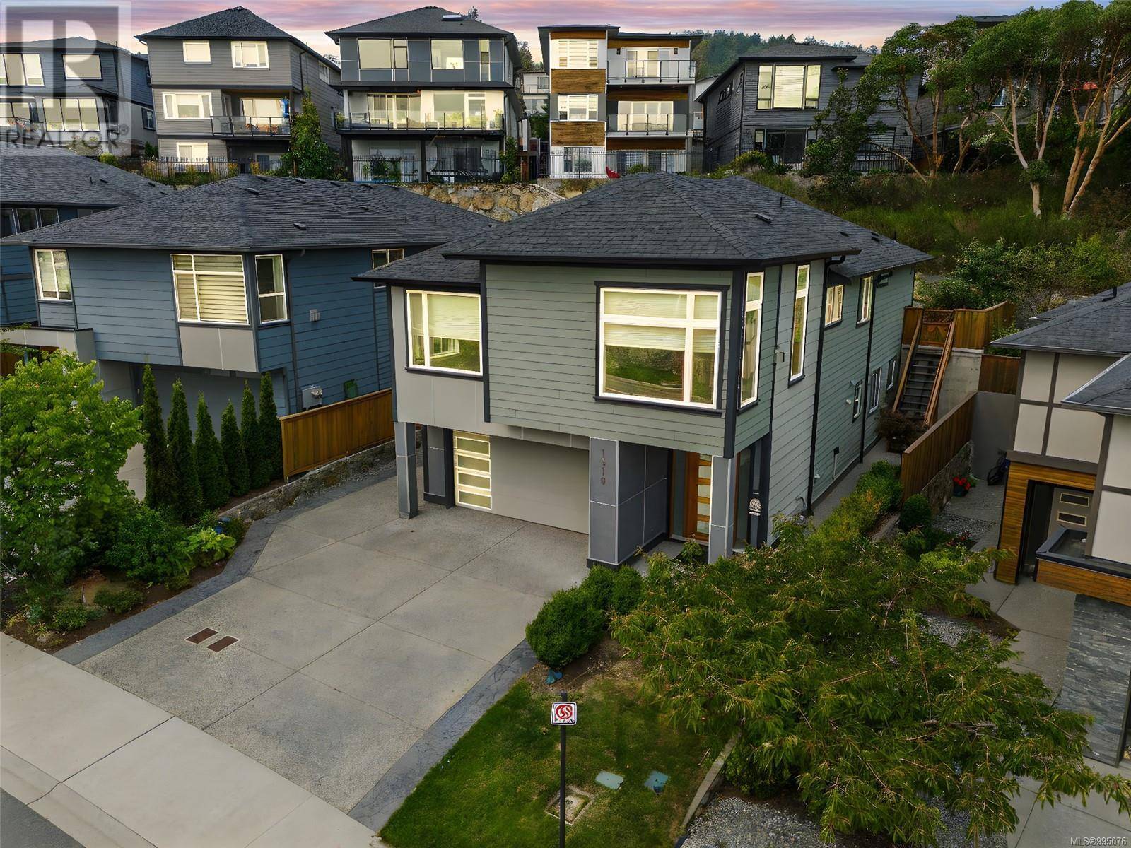 Langford, BC V9B0L2,1210 Flint Ave