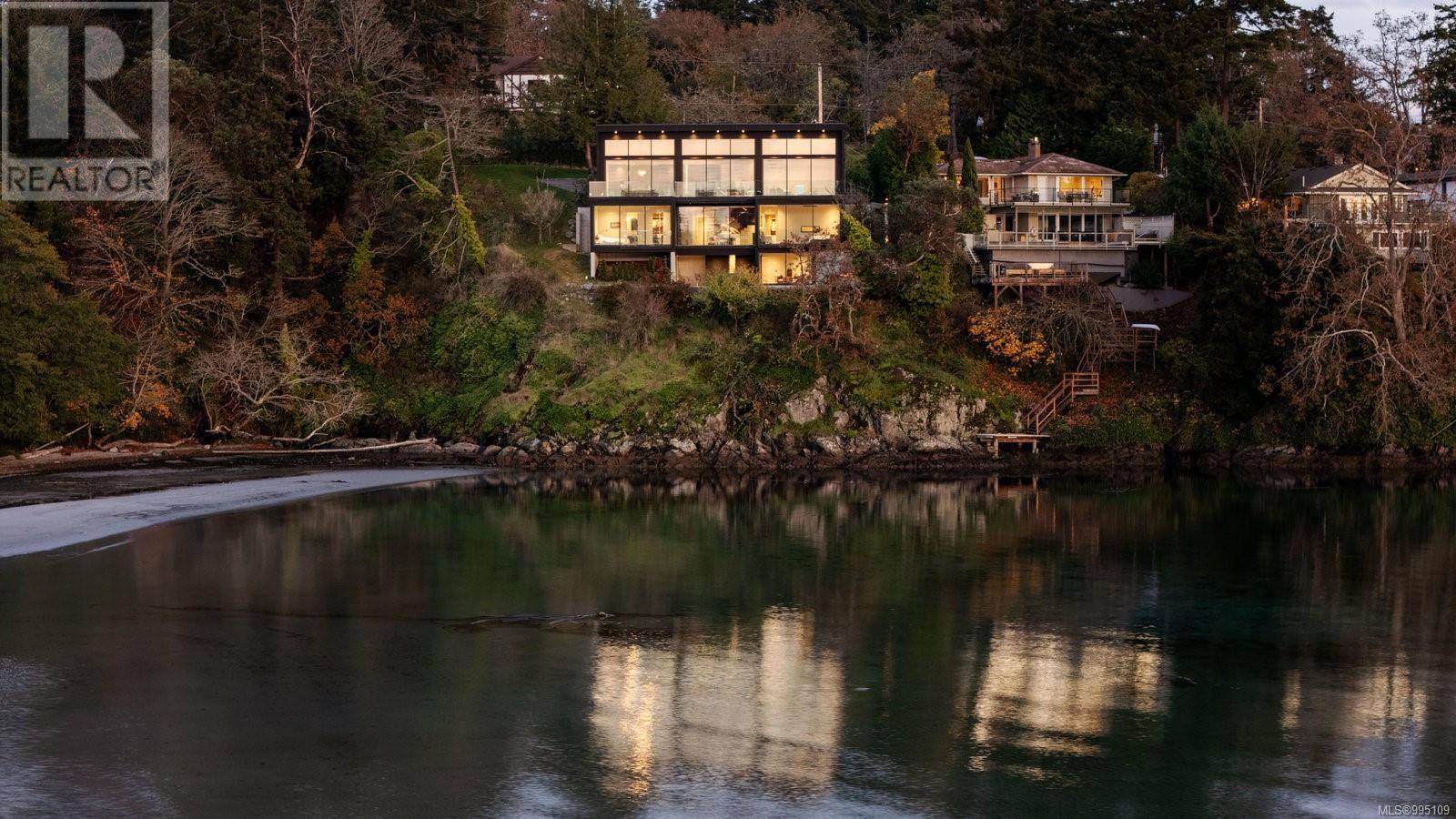 Saanich, BC V8N1K7,2701 Sea View Rd