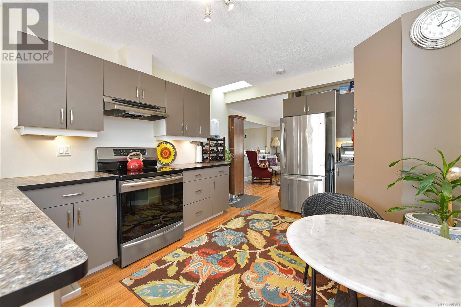 Saanich, BC V8P1M8,1273 HOLLOWAY St