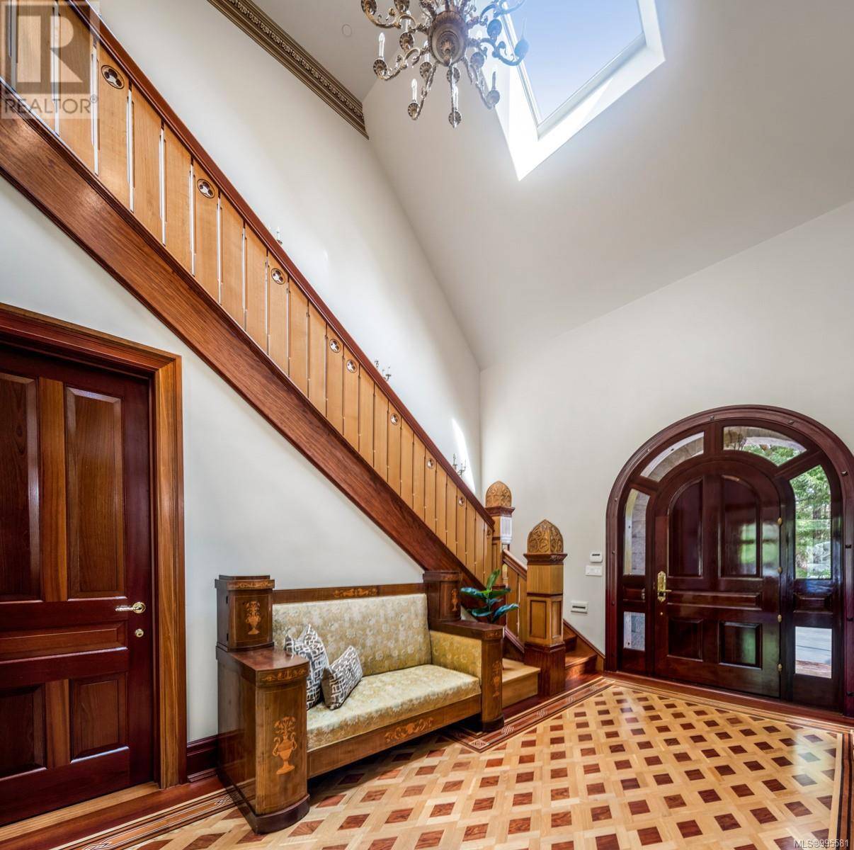 Highlands, BC V9B6G3,625 Lorimer Pl