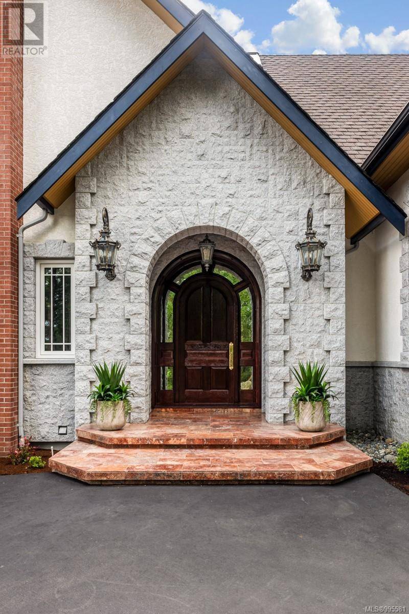 Highlands, BC V9B6G3,625 Lorimer Pl