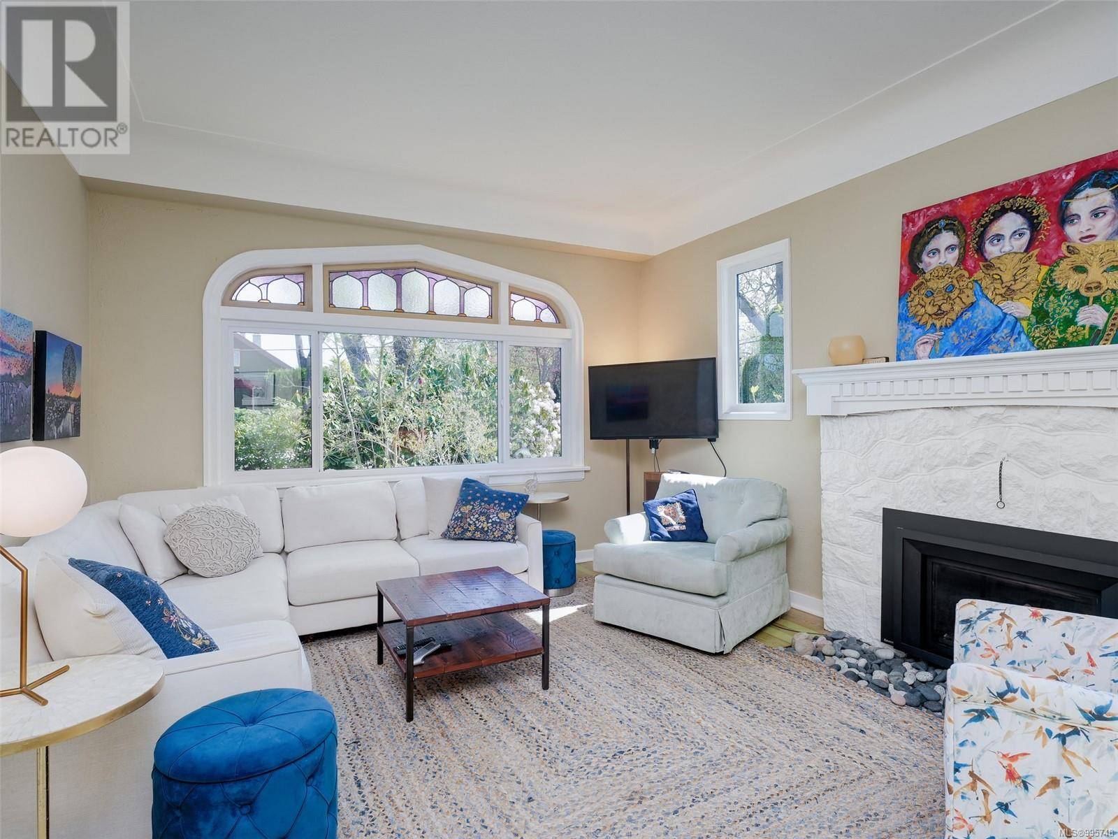 Oak Bay, BC V8R5S3,1580 Wilmot Pl