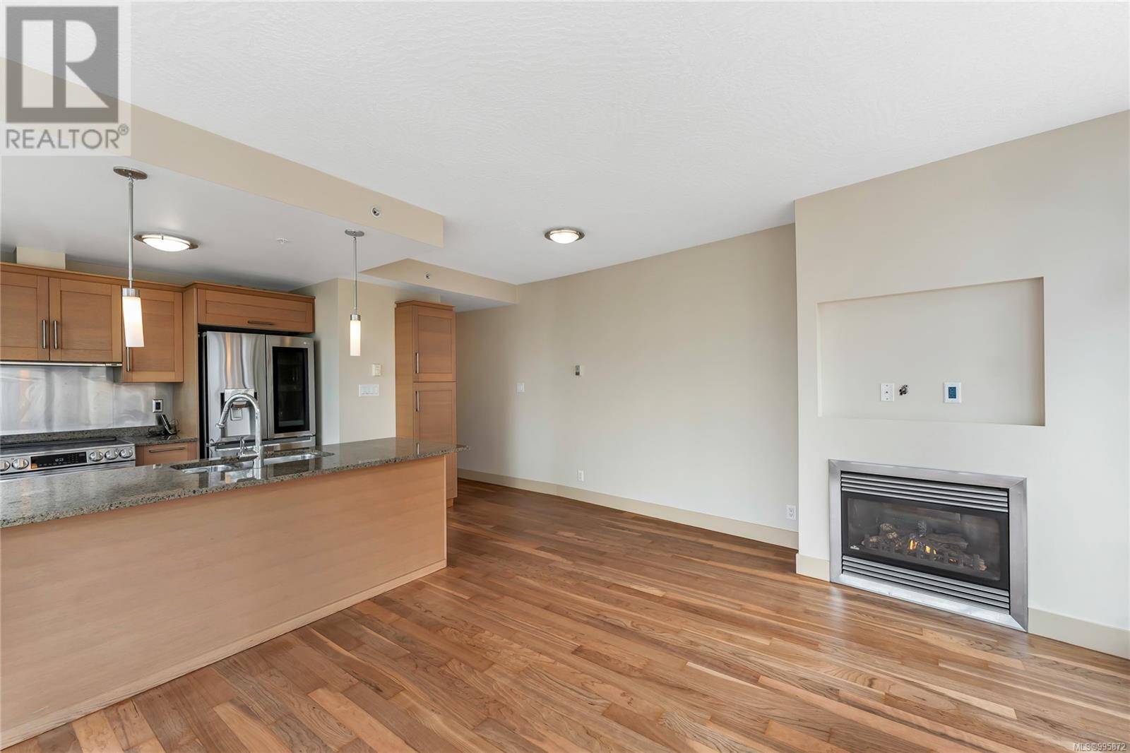 Victoria, BC V8W1B1,737 Humboldt ST #N1104