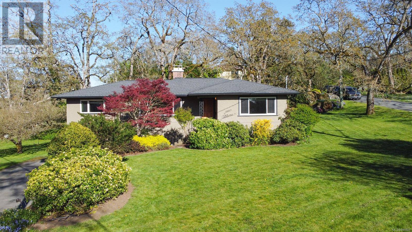 Saanich, BC V8P2T1,1584 Athlone Dr