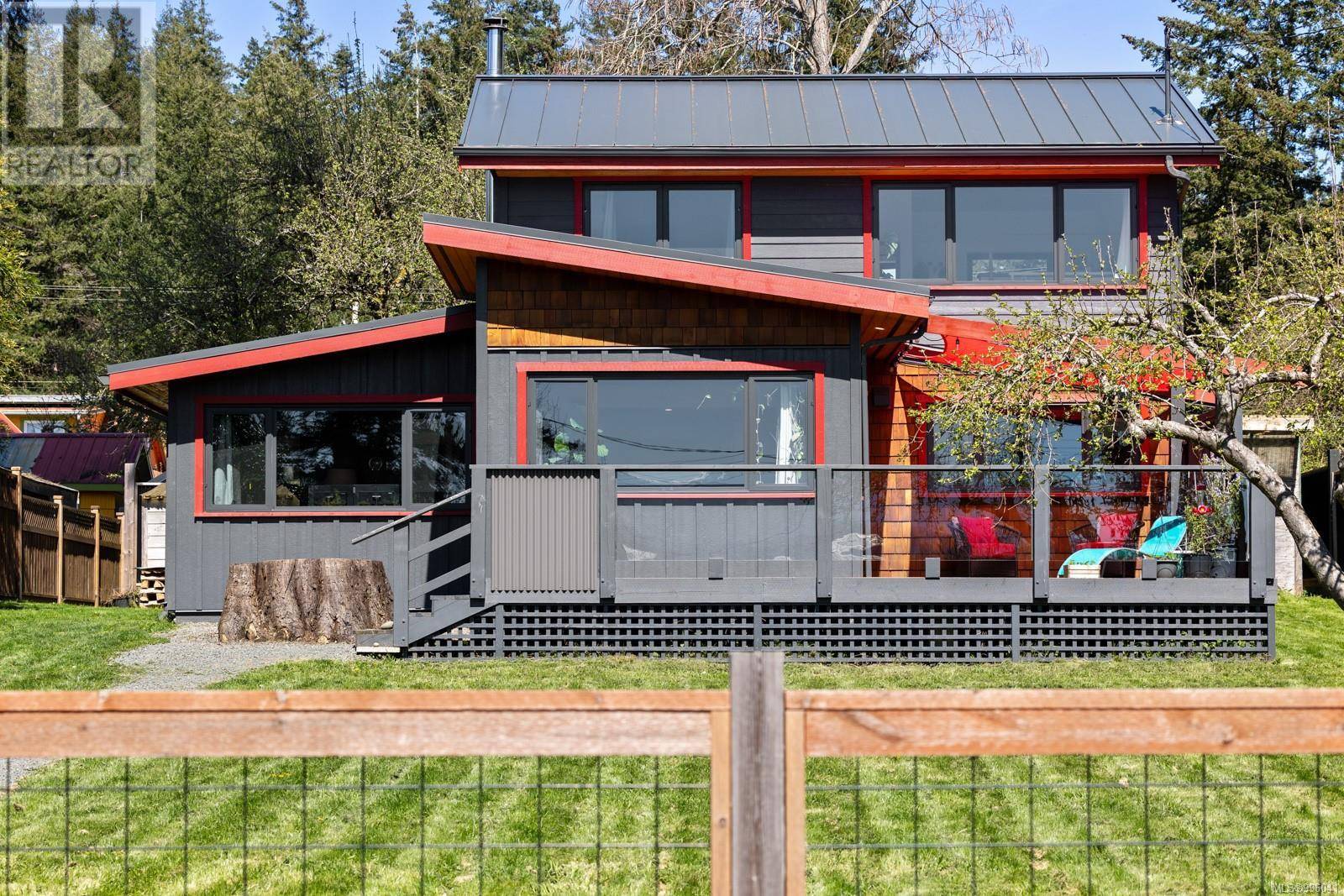 Comox, BC V9M2R6,1304 Midden Rd
