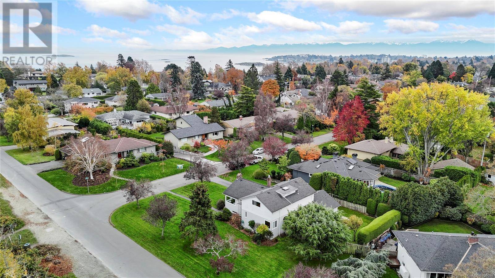 Oak Bay, BC V8R5Z5,2830 Dunlevy St
