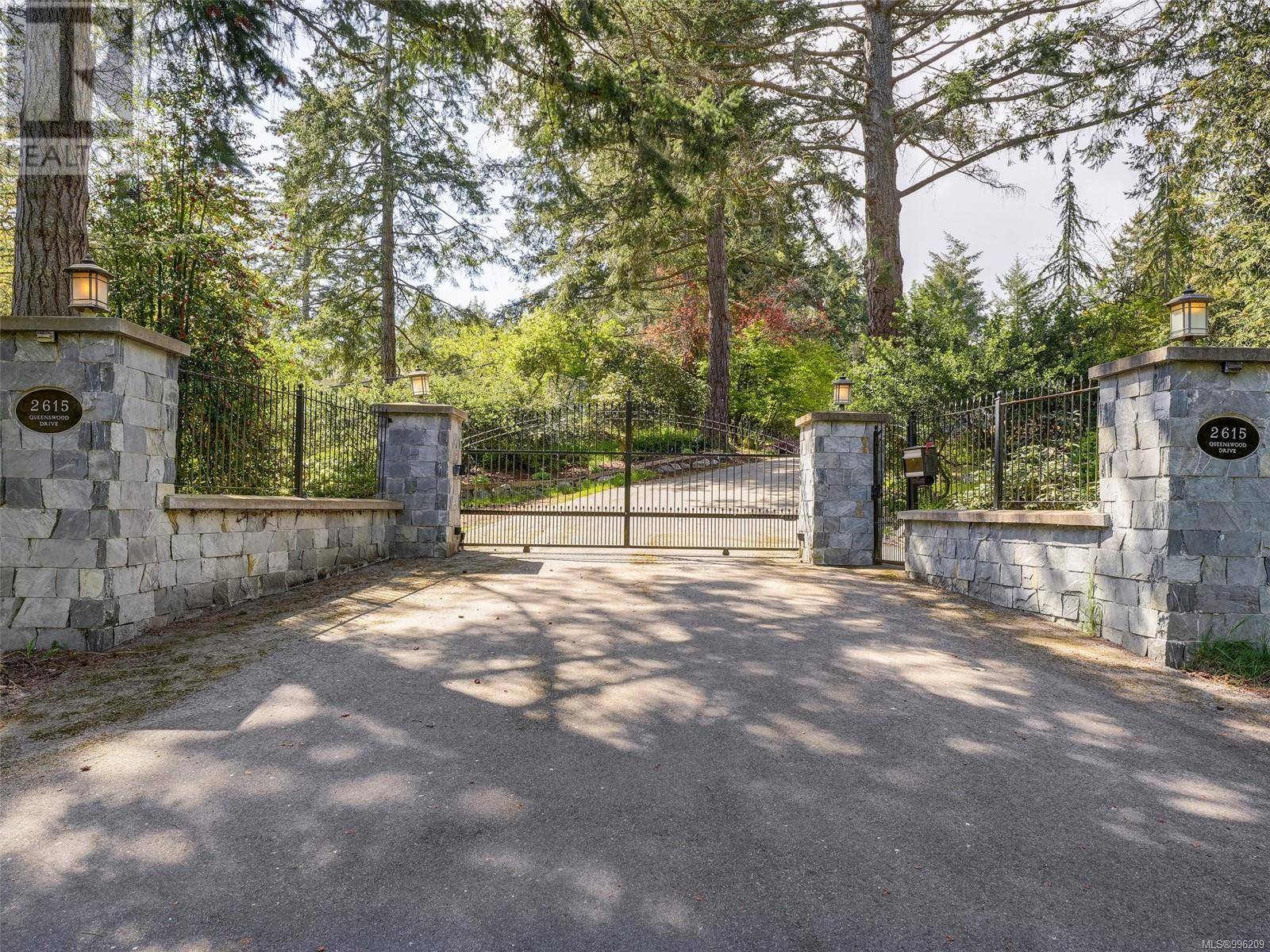 Saanich, BC V8N1X6,2615 Queenswood Dr
