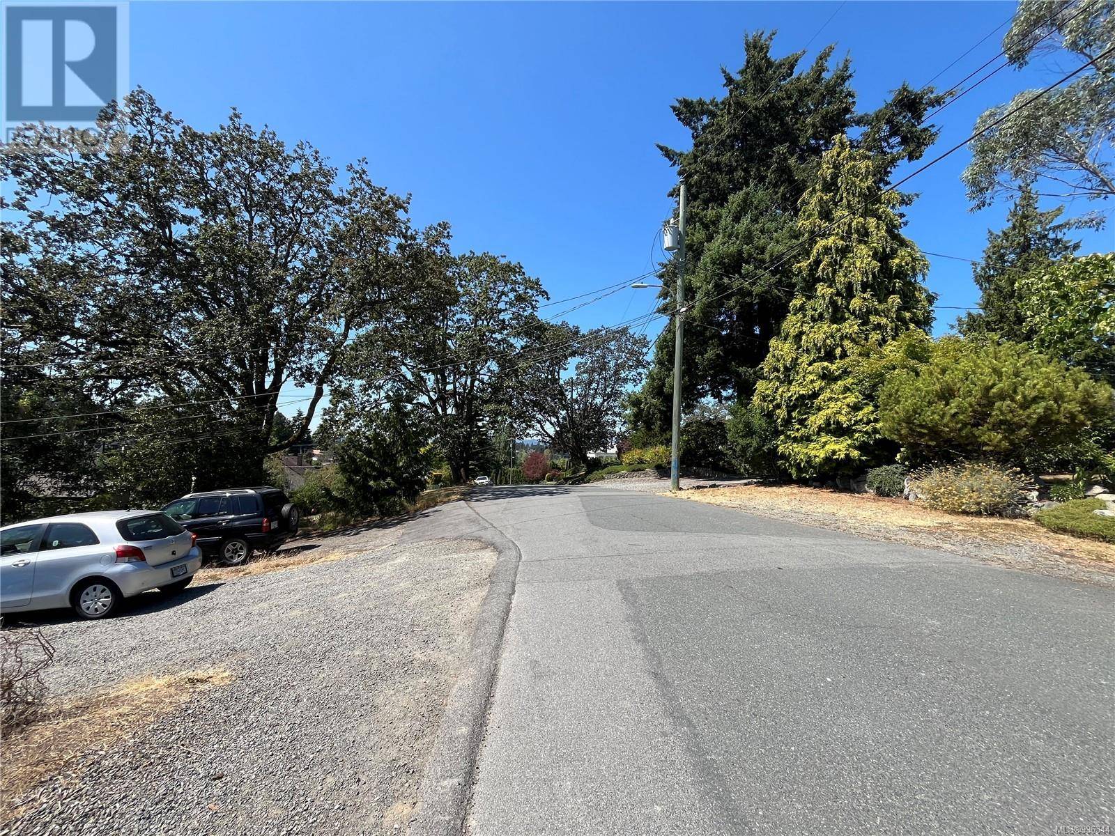 Saanich, BC V8X3A3,913 Falmouth Rd