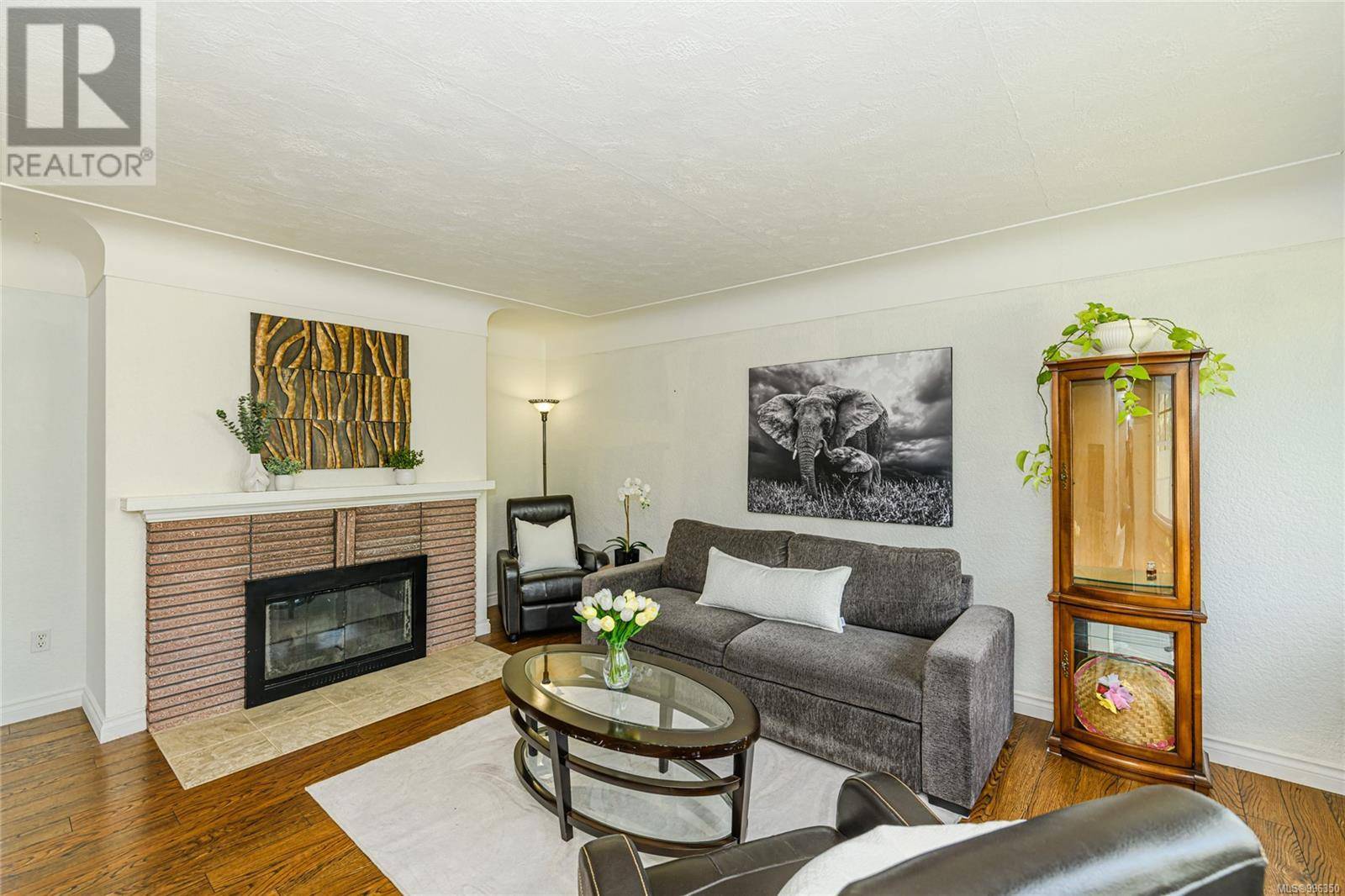 Saanich, BC V8X2Y7,999 Leslie Dr