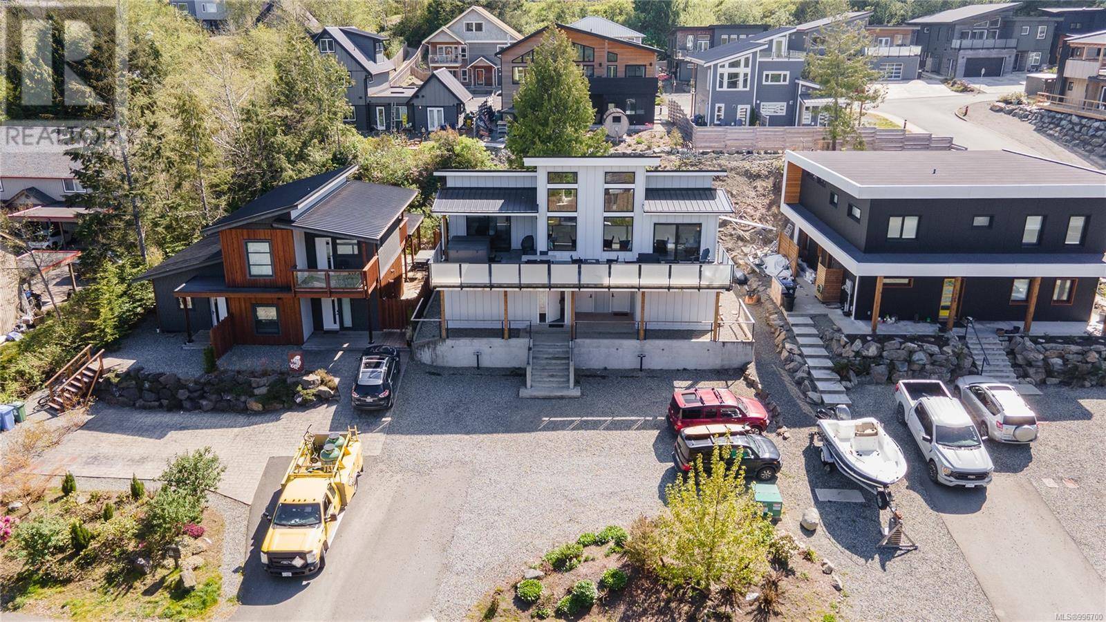 Tofino, BC V0R2Z0,571 Gibson St