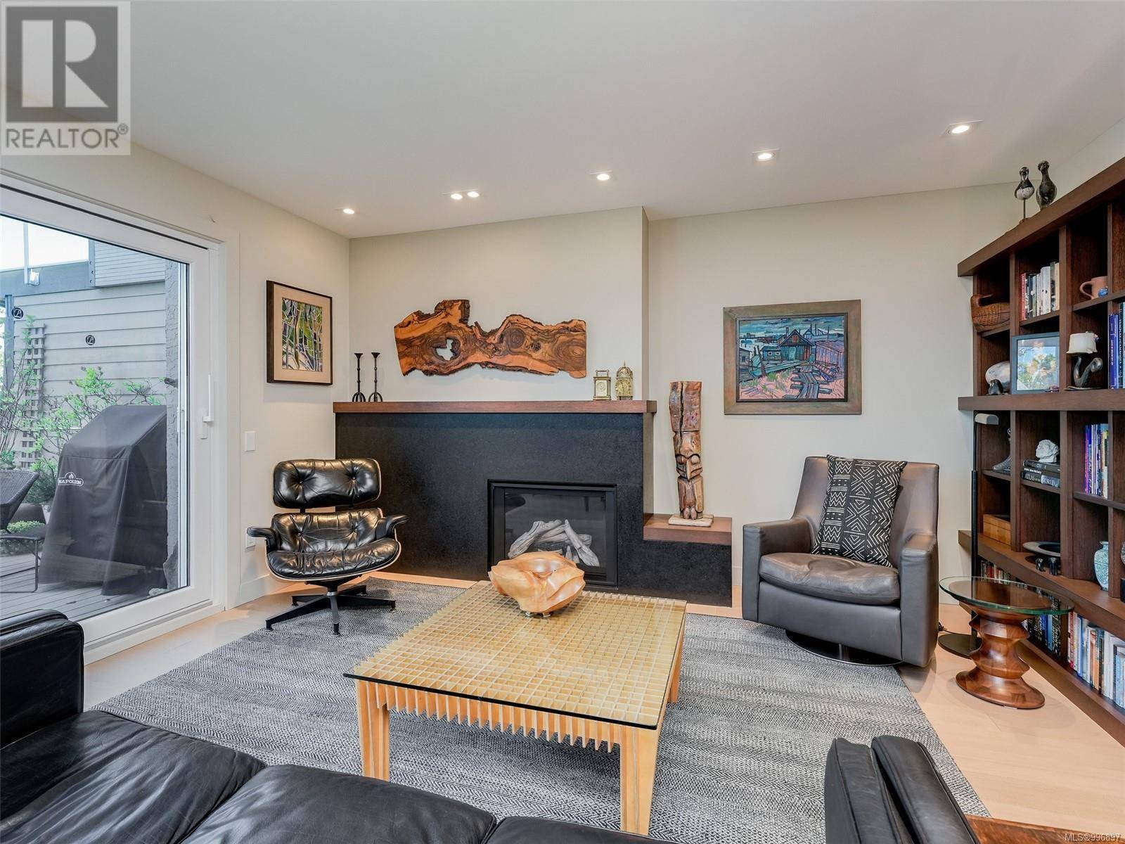 Saanich, BC V8N5X5,2829 Arbutus RD #603