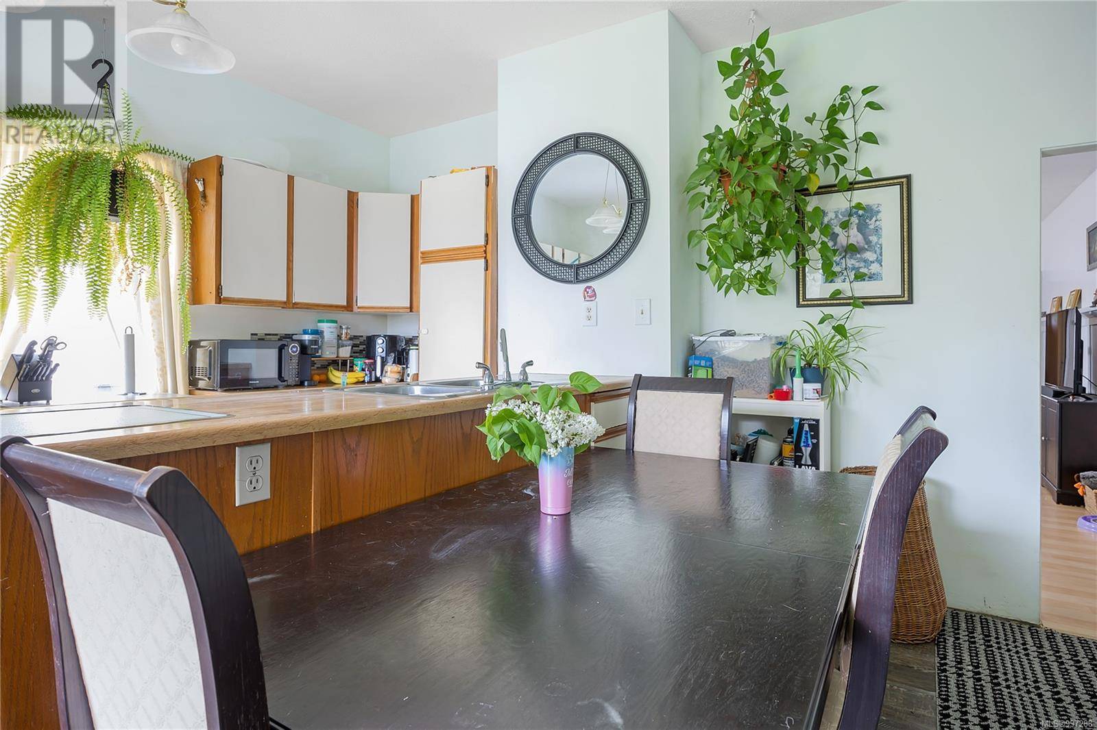 Nanaimo, BC V9R2N7,532 Prideaux St