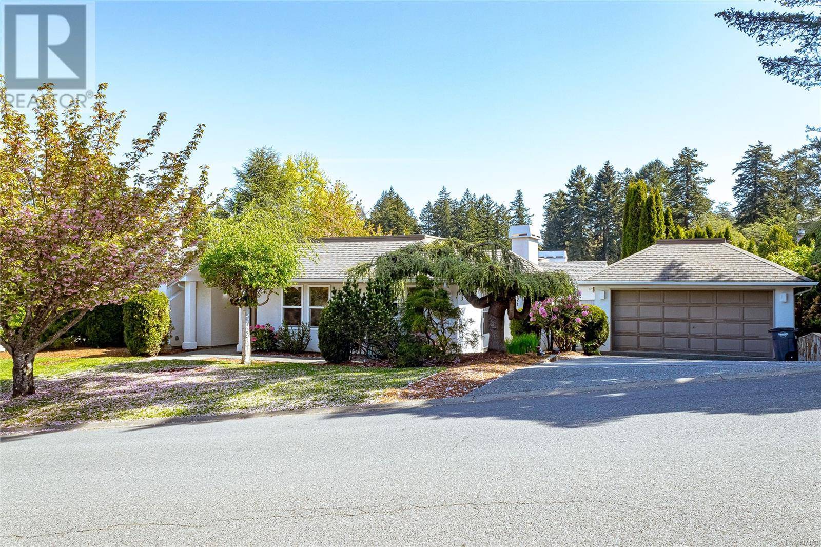 Saanich, BC V8X5E3,1096 Valewood Trail