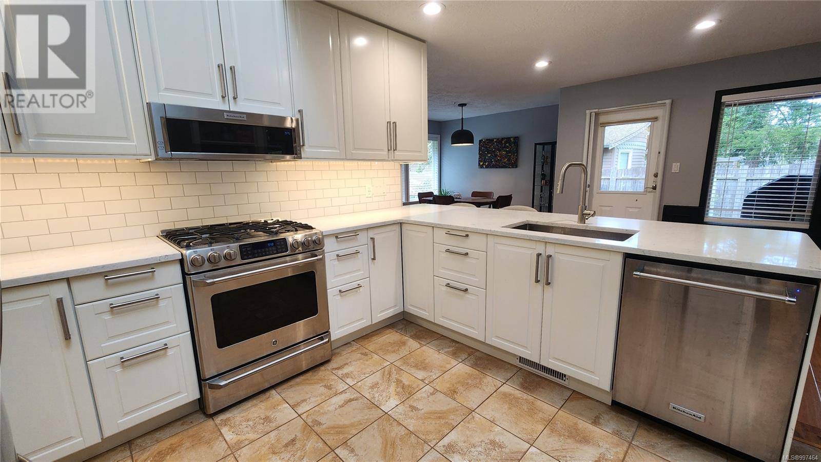 Black Creek, BC V9J1A6,8840 Henderson Ave