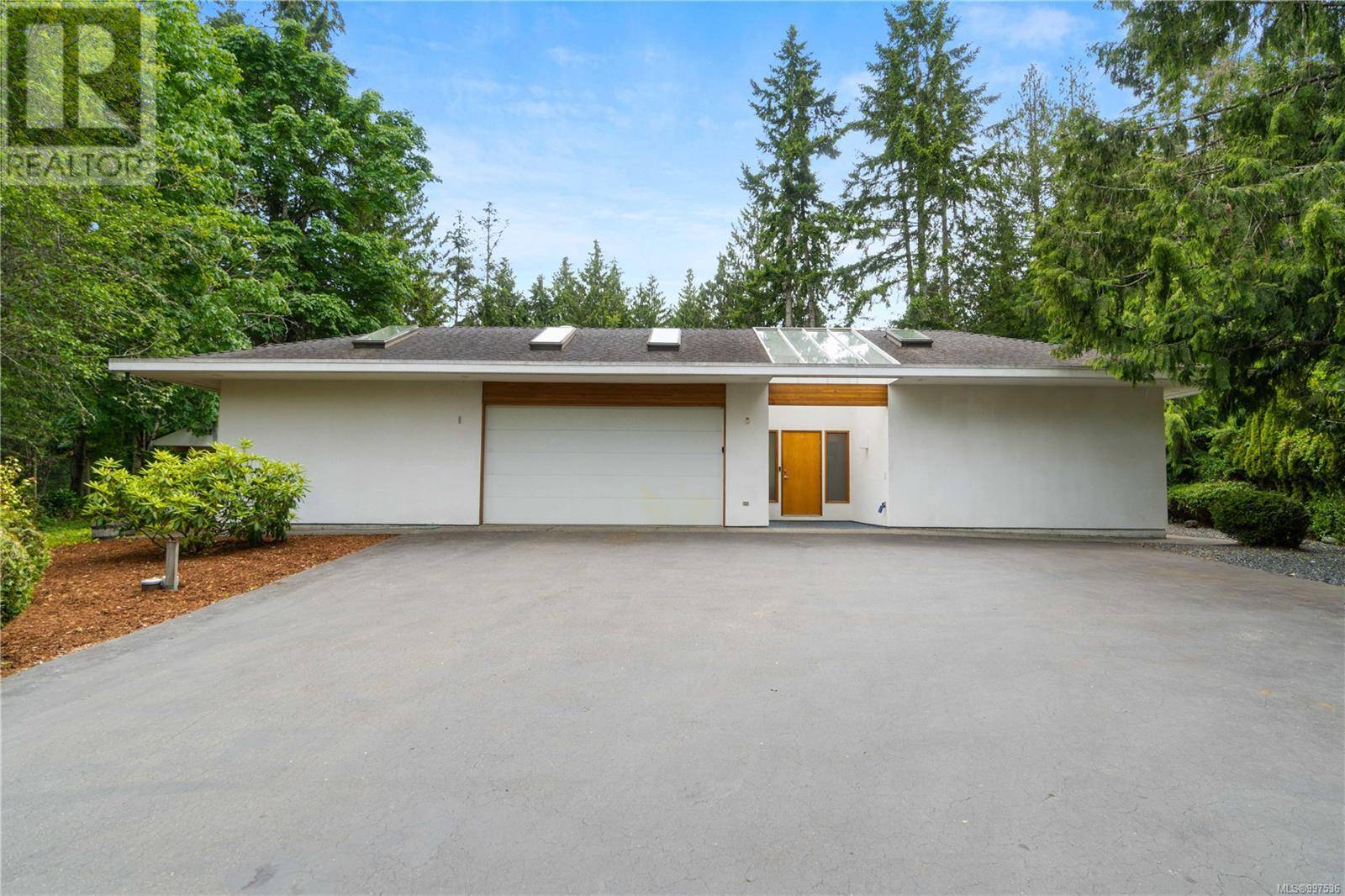 Qualicum Beach, BC V9K1M7,998 Bluebird Pl