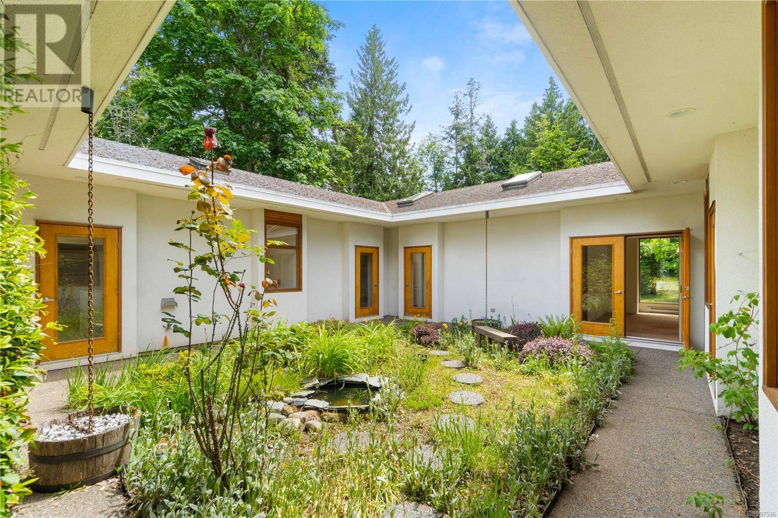 Qualicum Beach, BC V9K1M7,998 Bluebird Pl