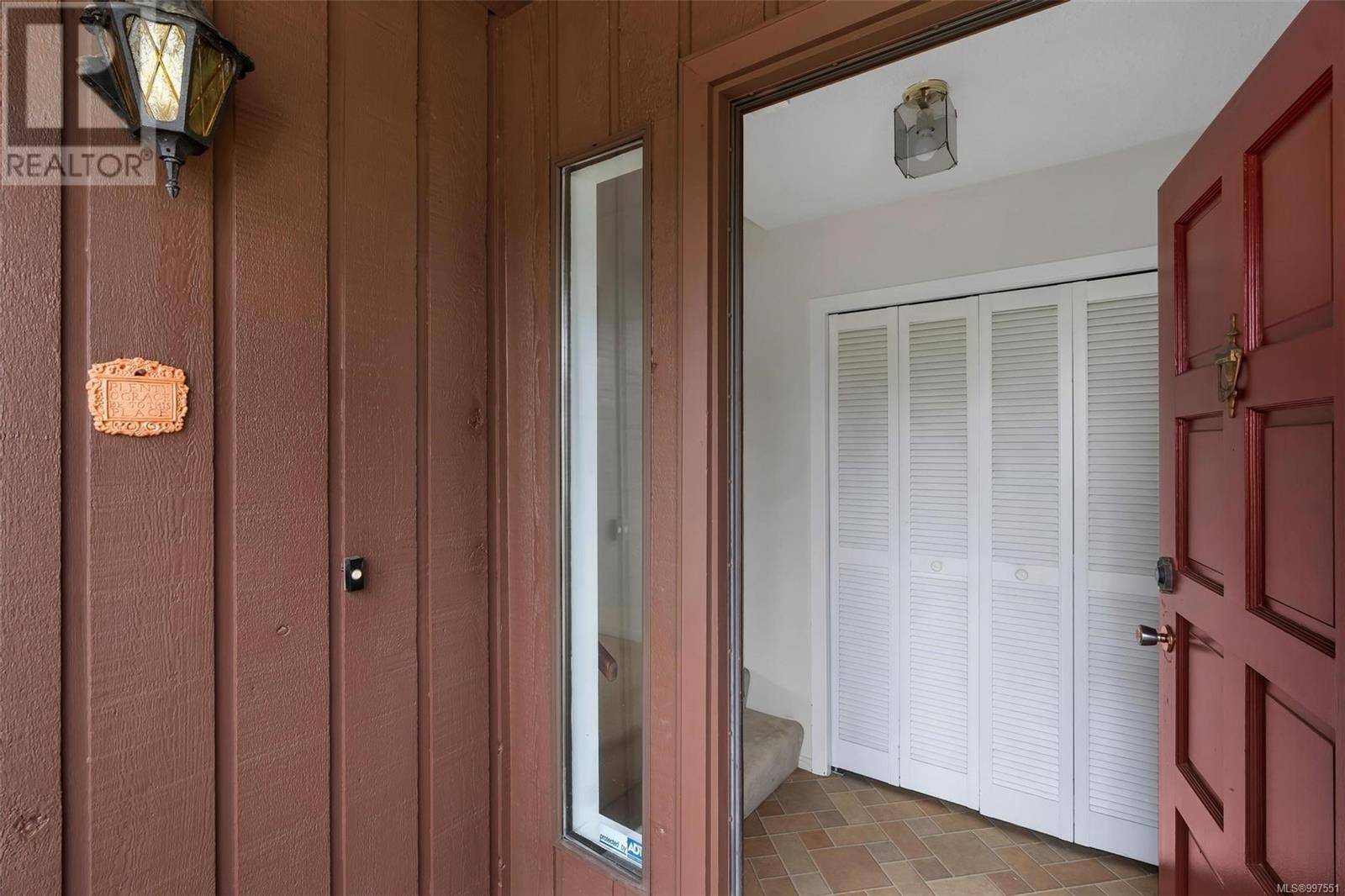Saanich, BC V8N5V6,4370 Paramont Pl