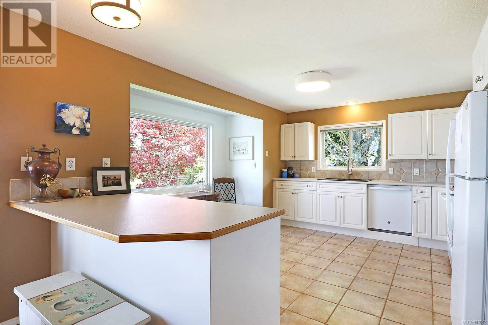 Bowser, BC V0R1G0,5037 Seaview Dr