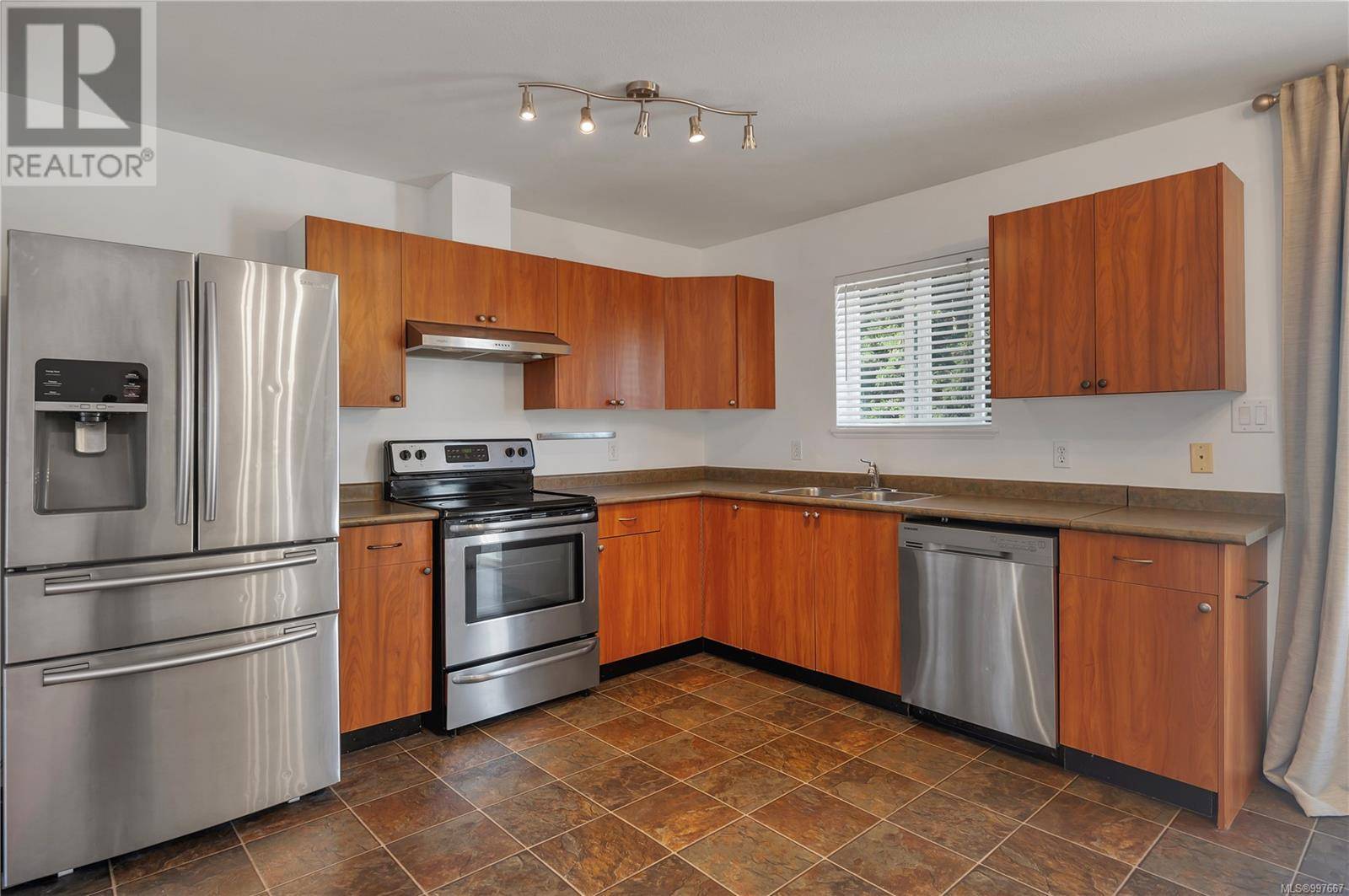 Campbell River, BC V9W3Z5,560 6th Ave