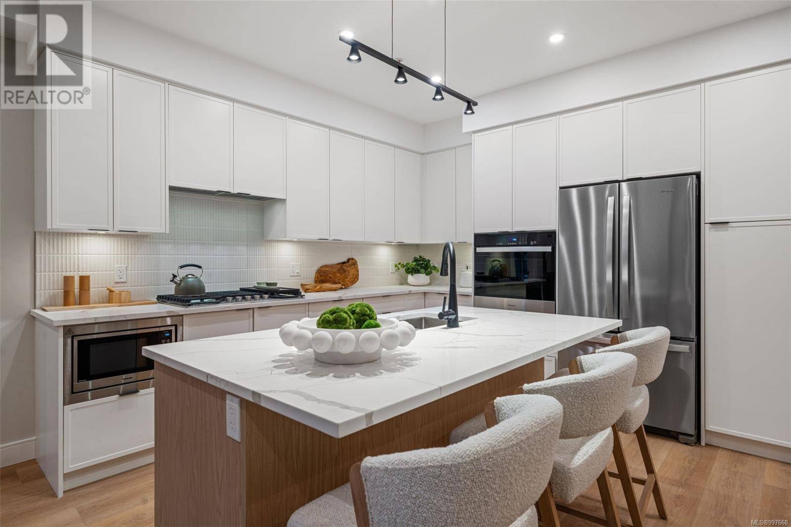 Langford, BC V9B7E2,1810 Selenite PL #205