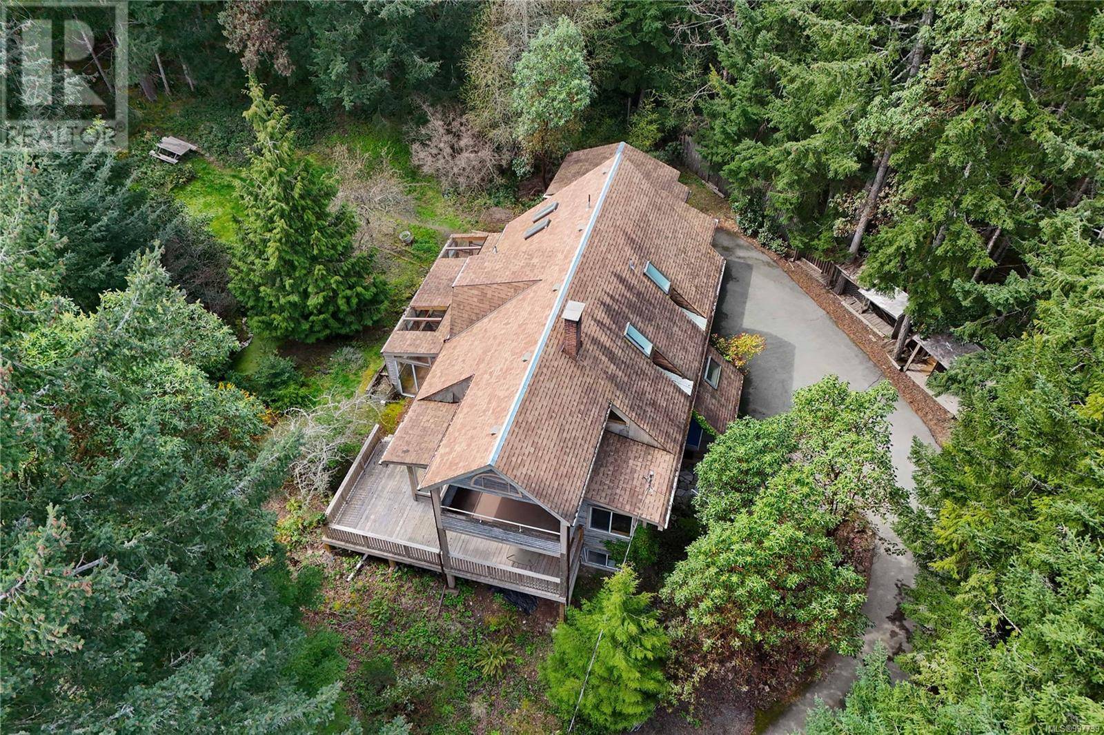 Salt Spring, BC L1L1L1,121 Carlin Ave