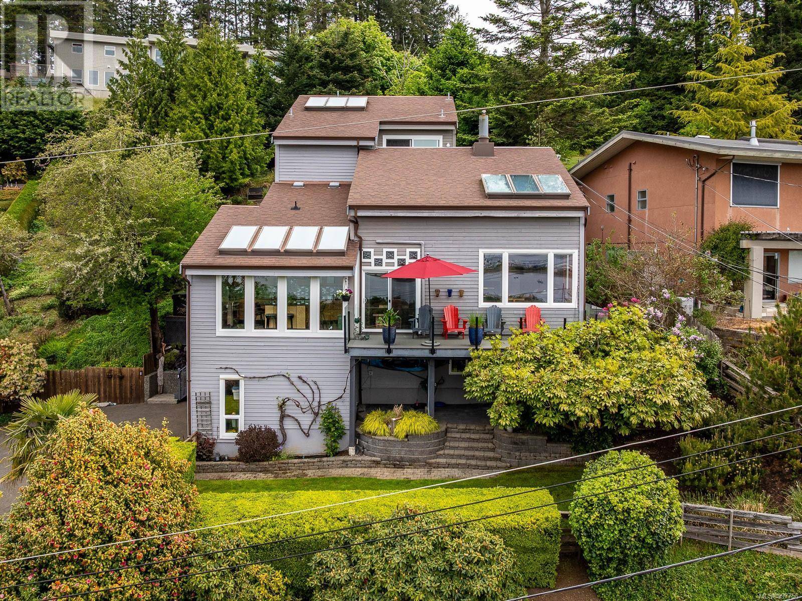 Comox, BC V9M3X3,1166 Yates Rd