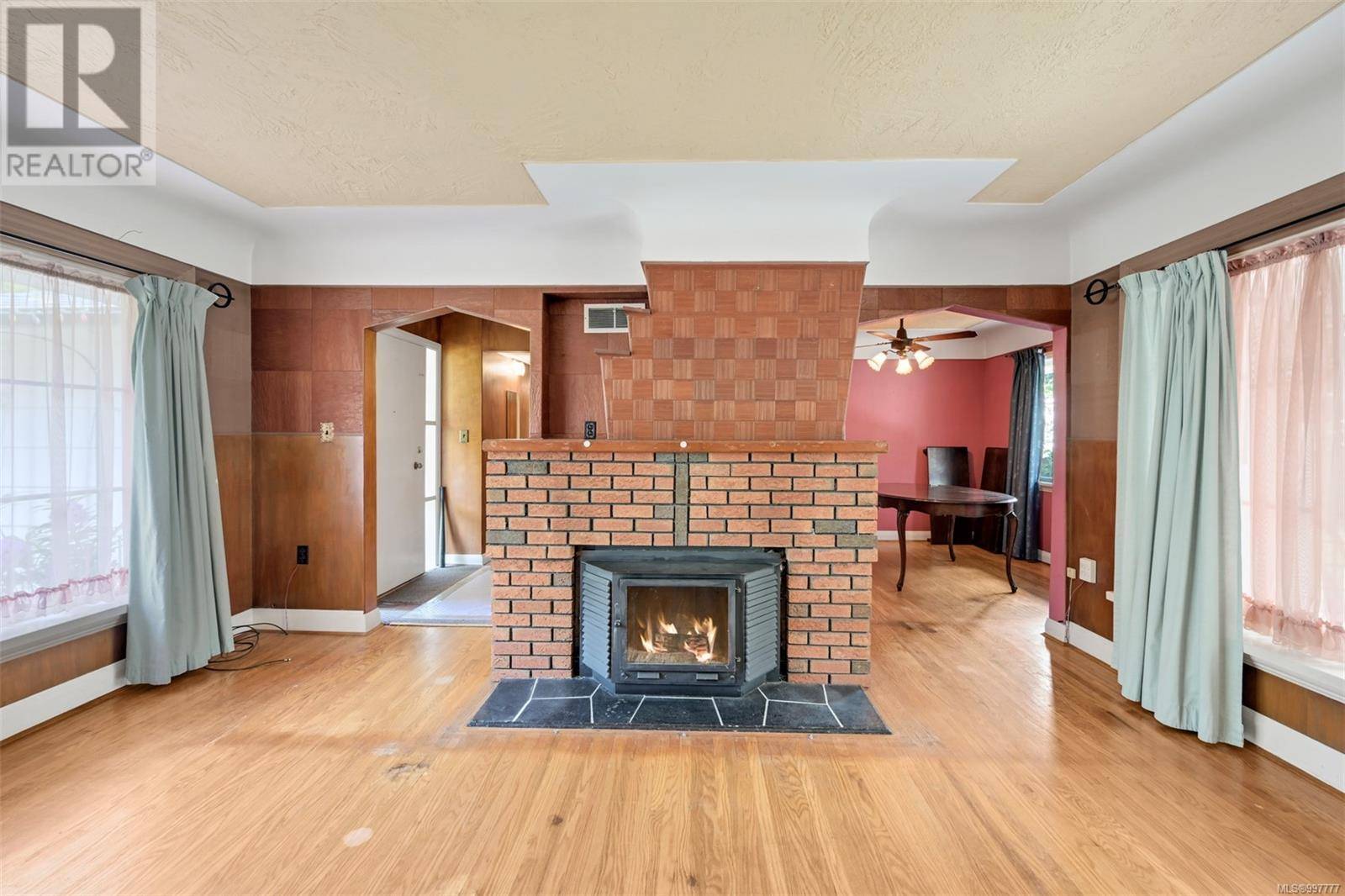 Saanich, BC V8P1Y8,1233 Tattersall Dr