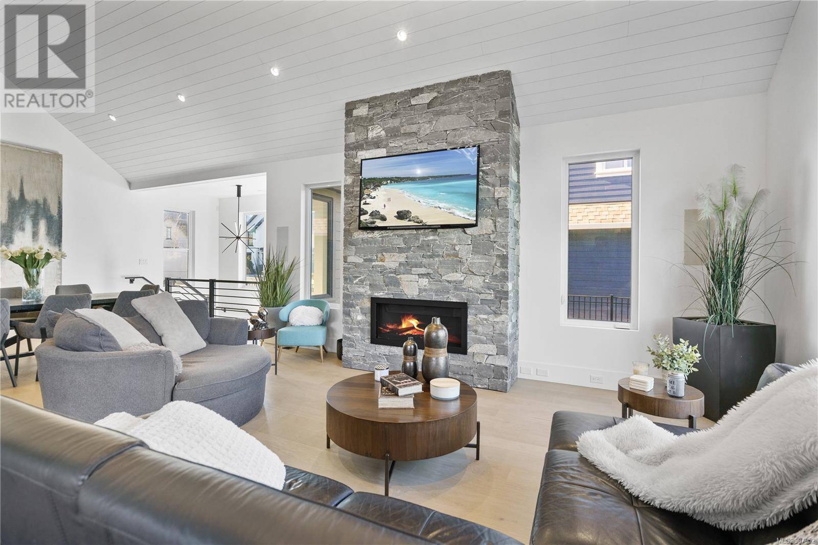 Langford, BC V9B0T4,2046 Pinehurst Terr