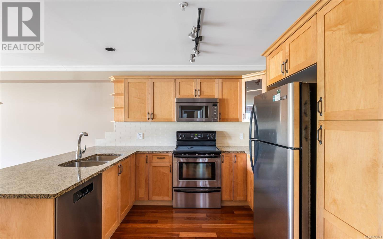 Saanich, BC V8P0A3,1514 Church AVE #304