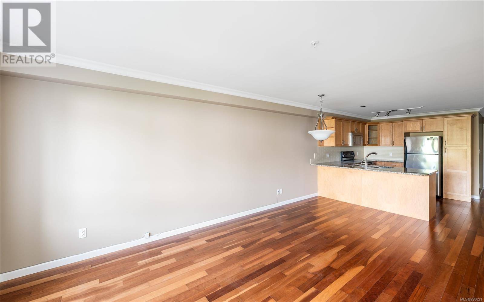 Saanich, BC V8P0A3,1514 Church AVE #304