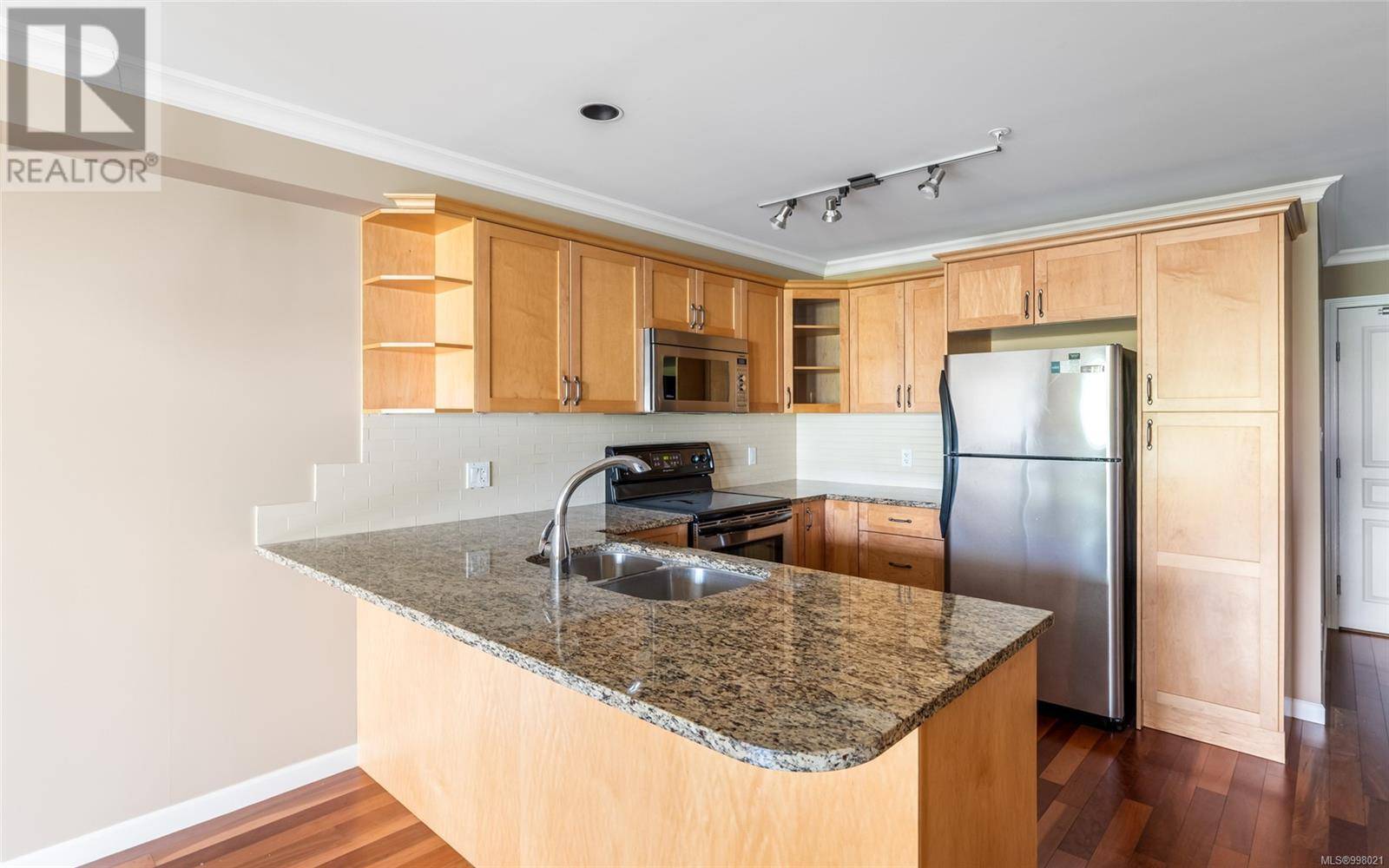 Saanich, BC V8P0A3,1514 Church AVE #304