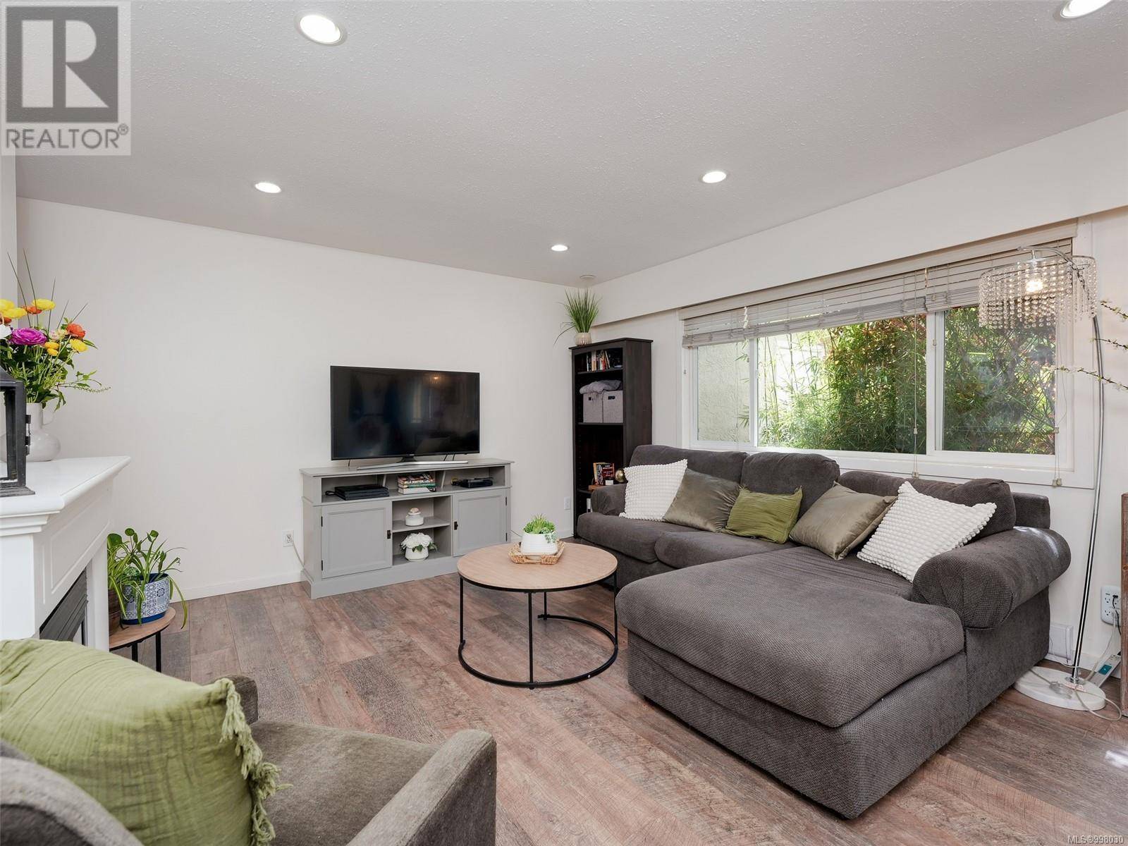 Saanich, BC V8Z3Z2,3981 Nelthorpe ST #15