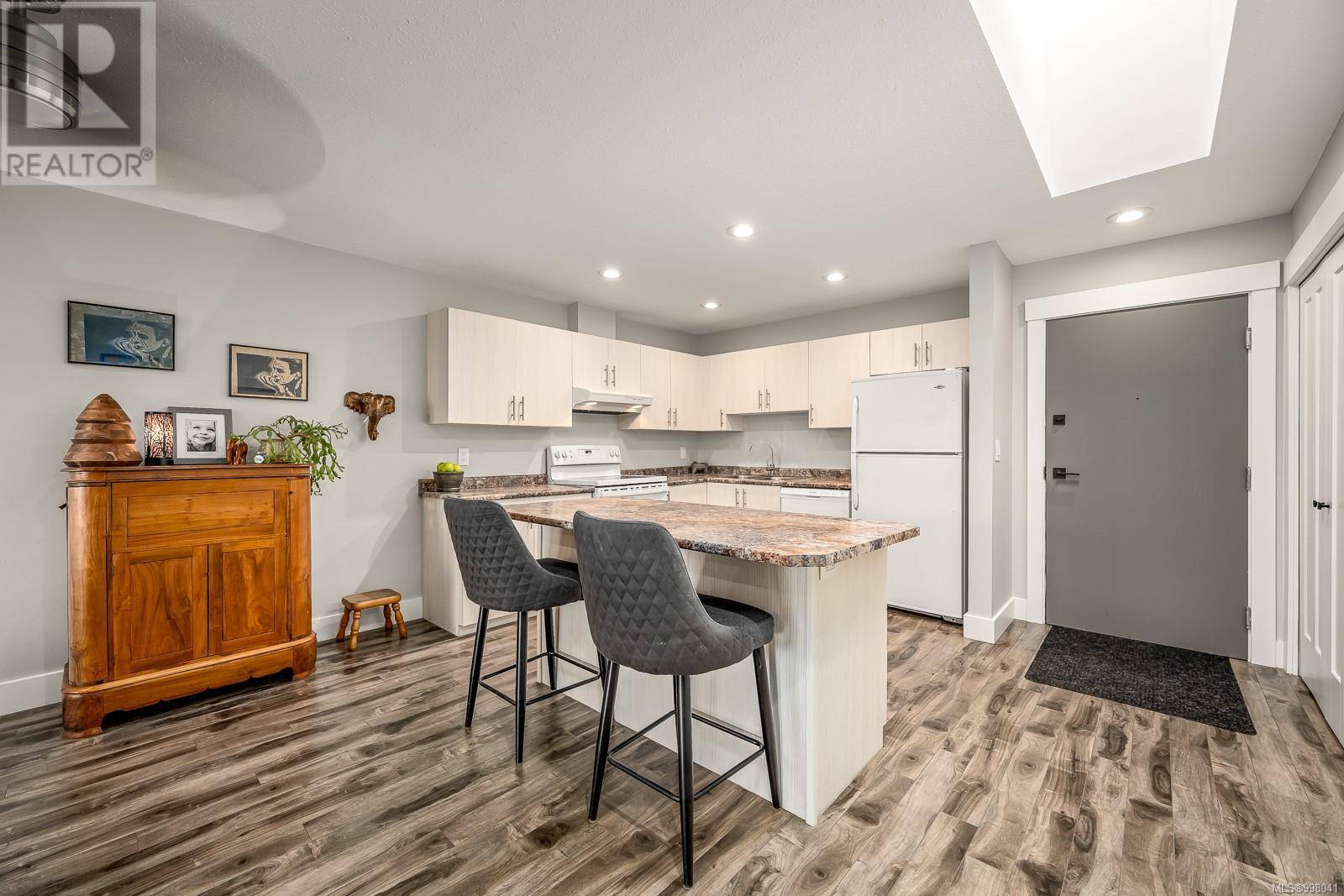 Courtenay, BC V9J1E6,2720 Cliffe AVE #104