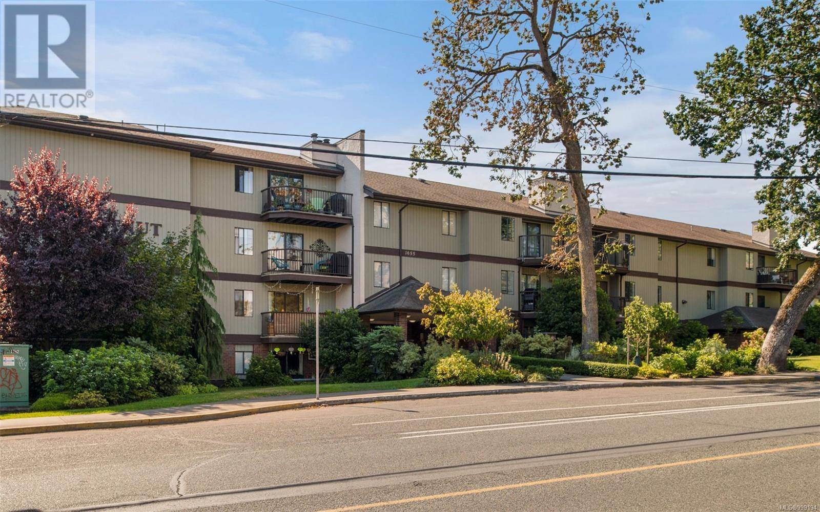 Victoria, BC V8R1L4,1655 Begbie ST #114