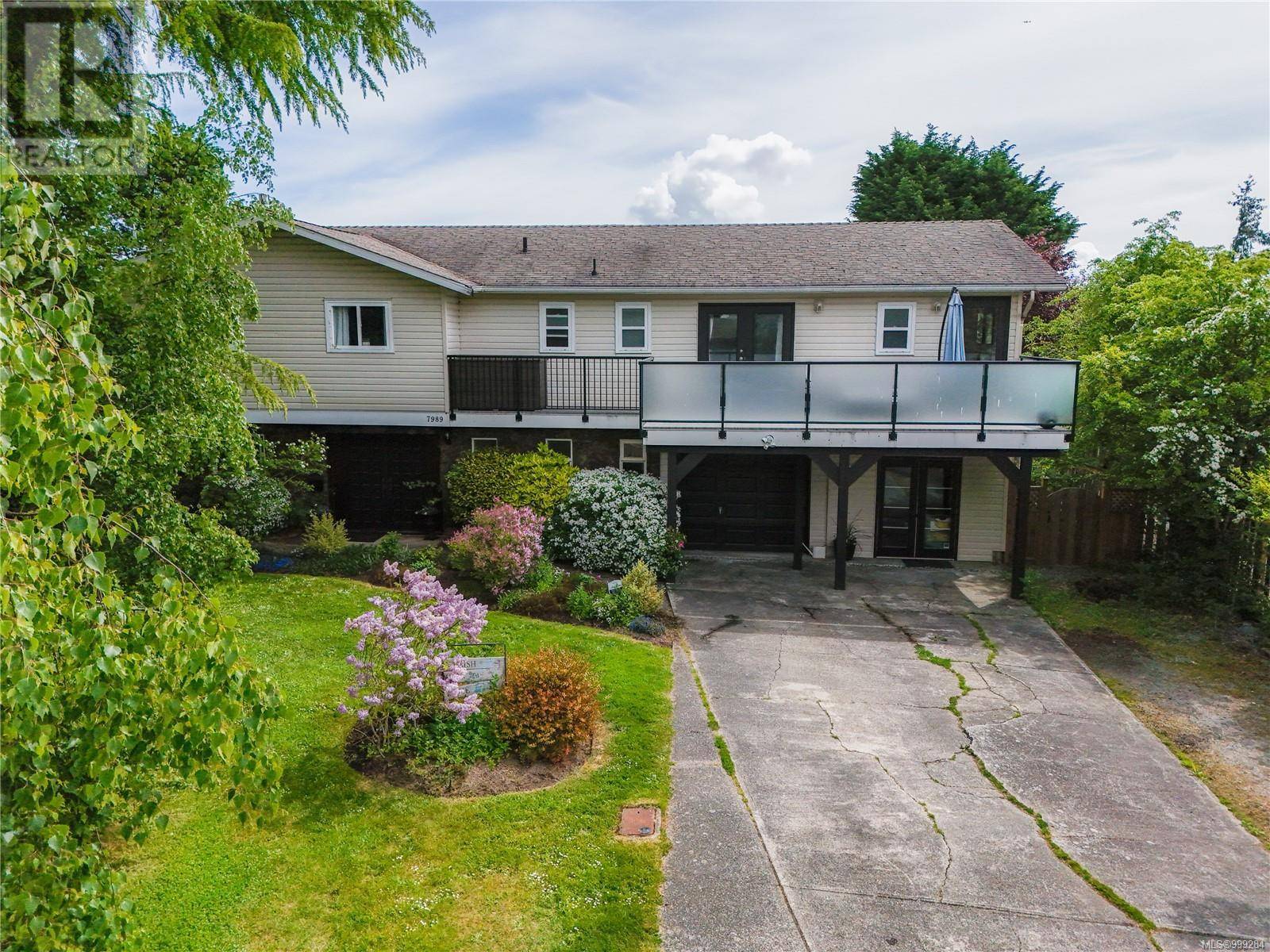 Central Saanich, BC V8M1L4,7989 See Sea Pl